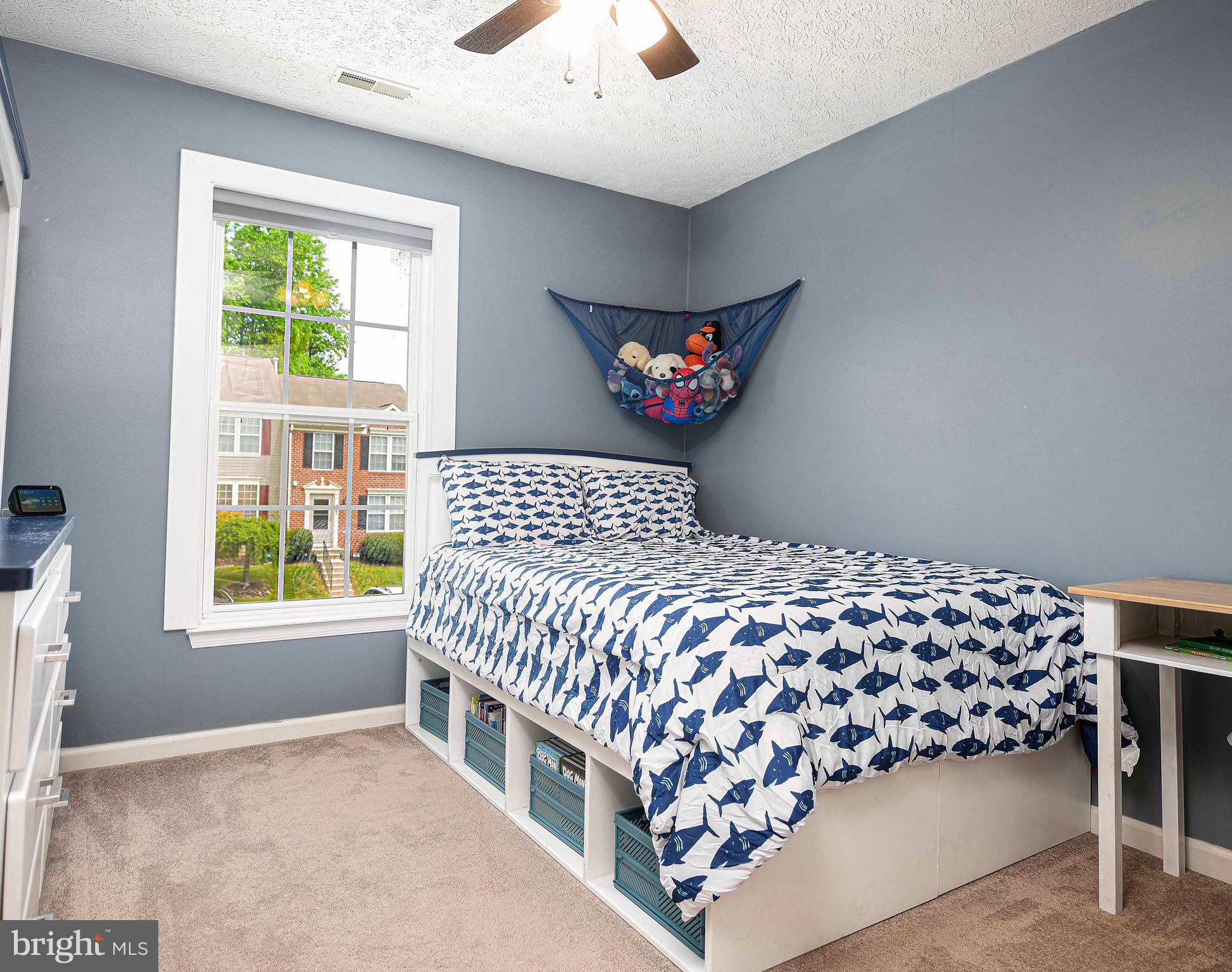 CONSTANT FRIENDSHIP - Residential