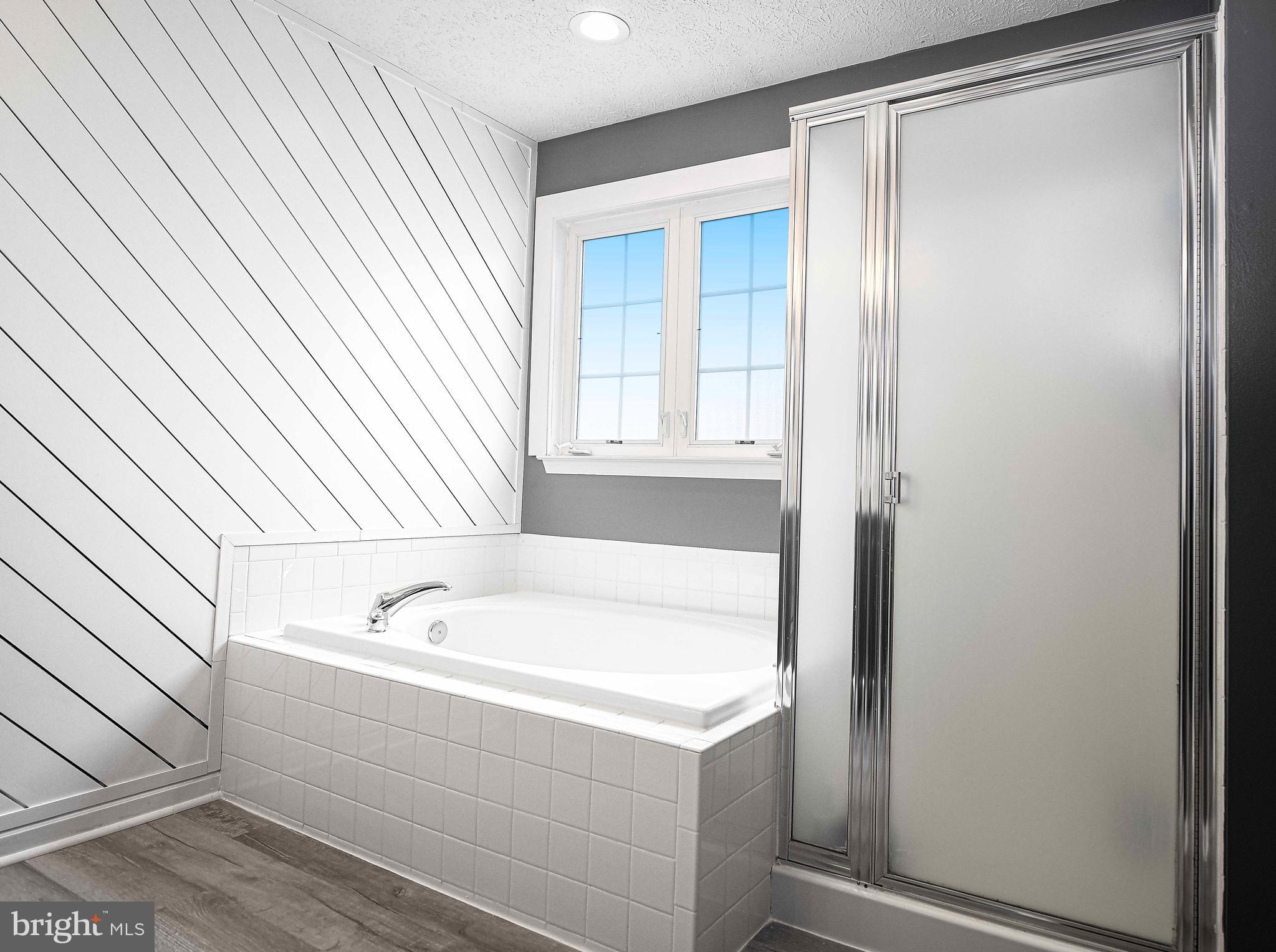 CONSTANT FRIENDSHIP - Residential