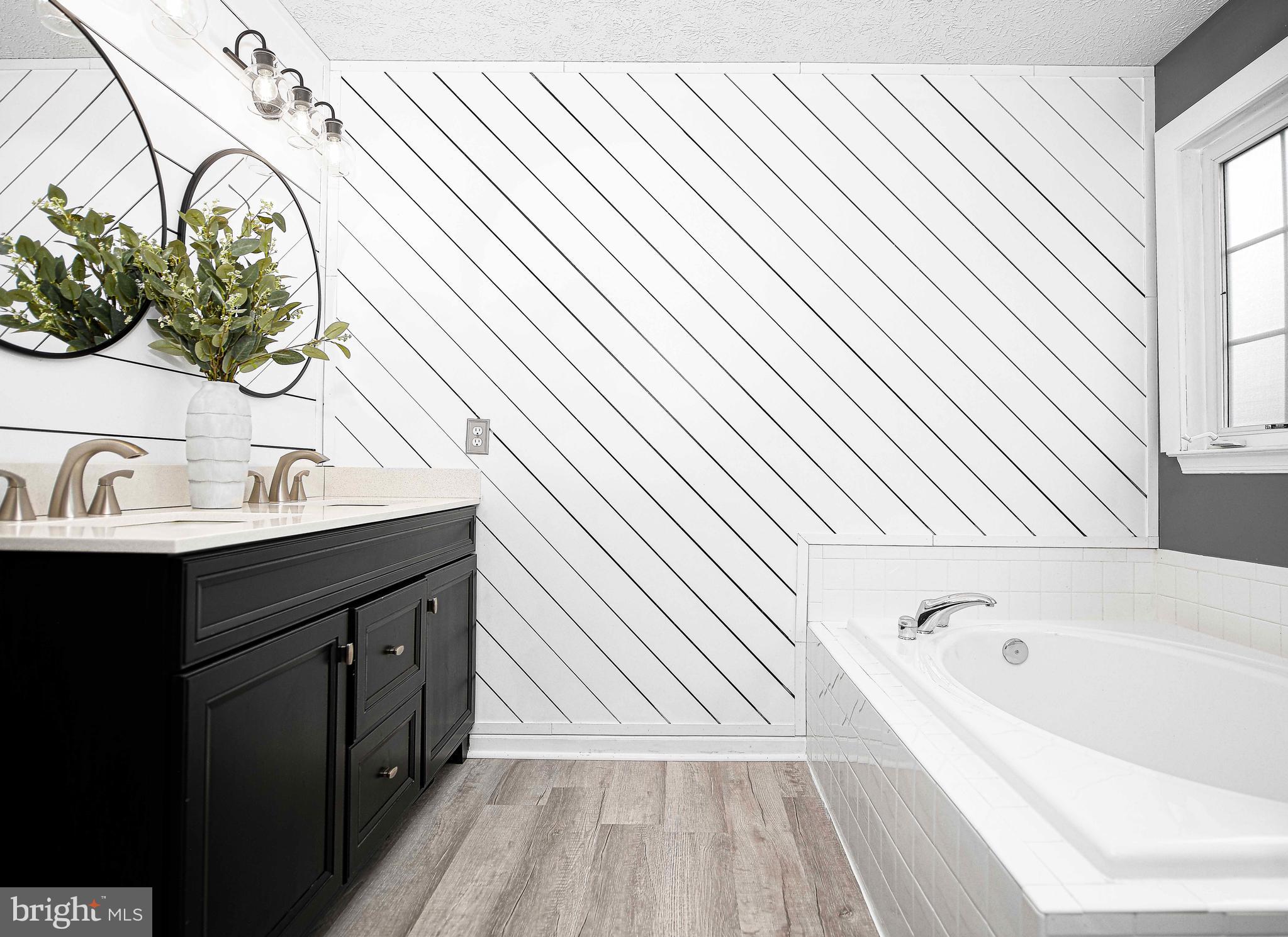 CONSTANT FRIENDSHIP - Residential