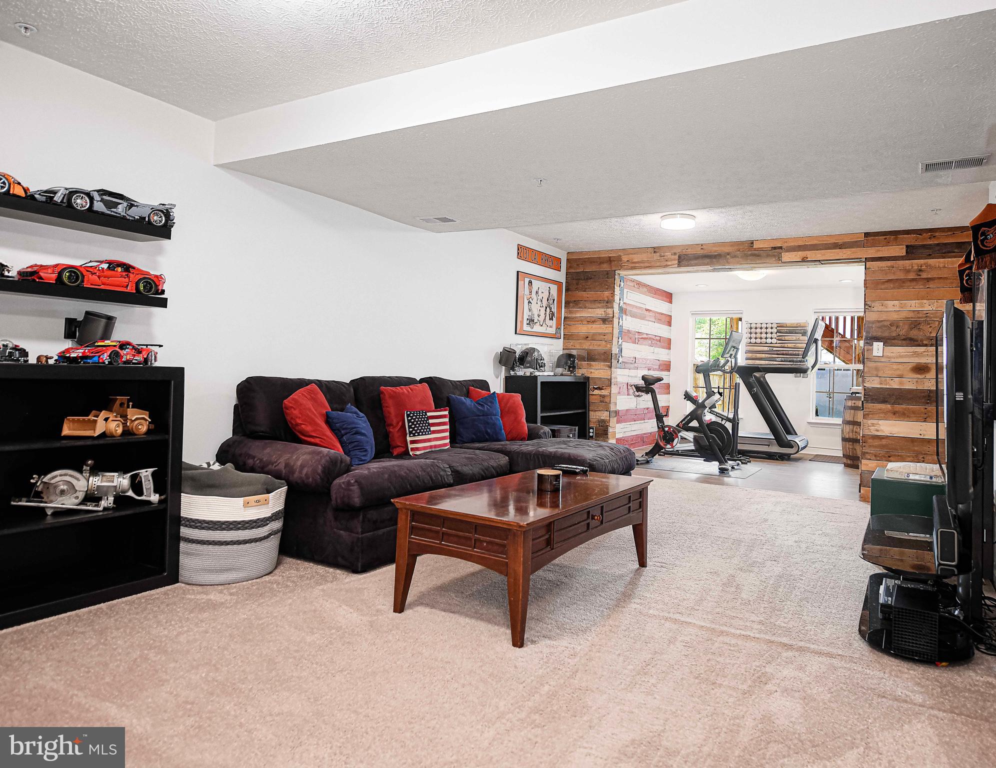 CONSTANT FRIENDSHIP - Residential