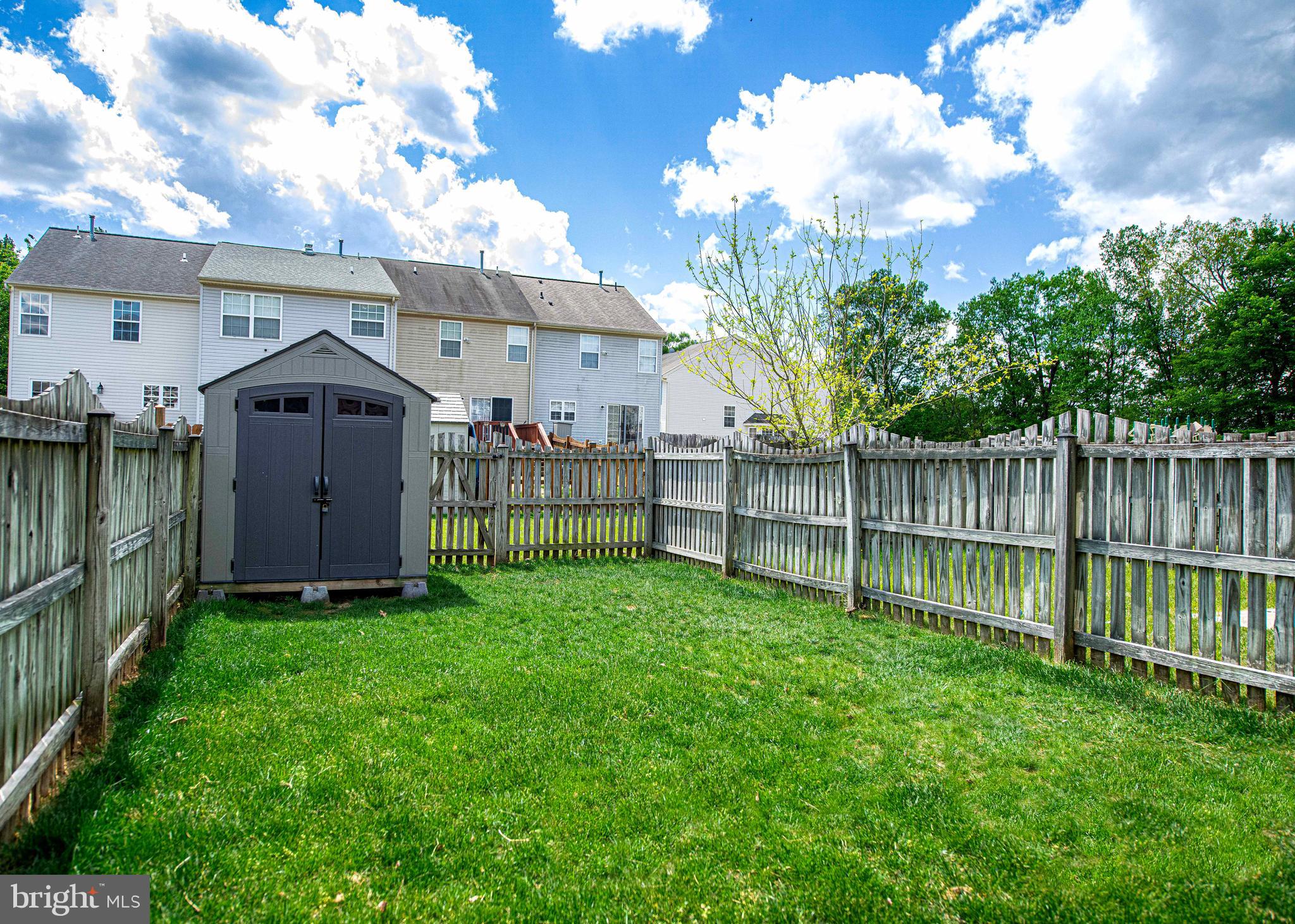 CONSTANT FRIENDSHIP - Residential