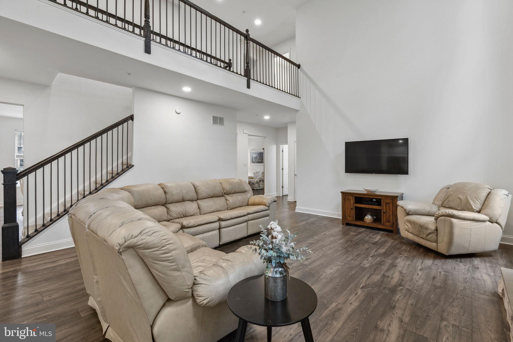 23 PEBBLE LANE