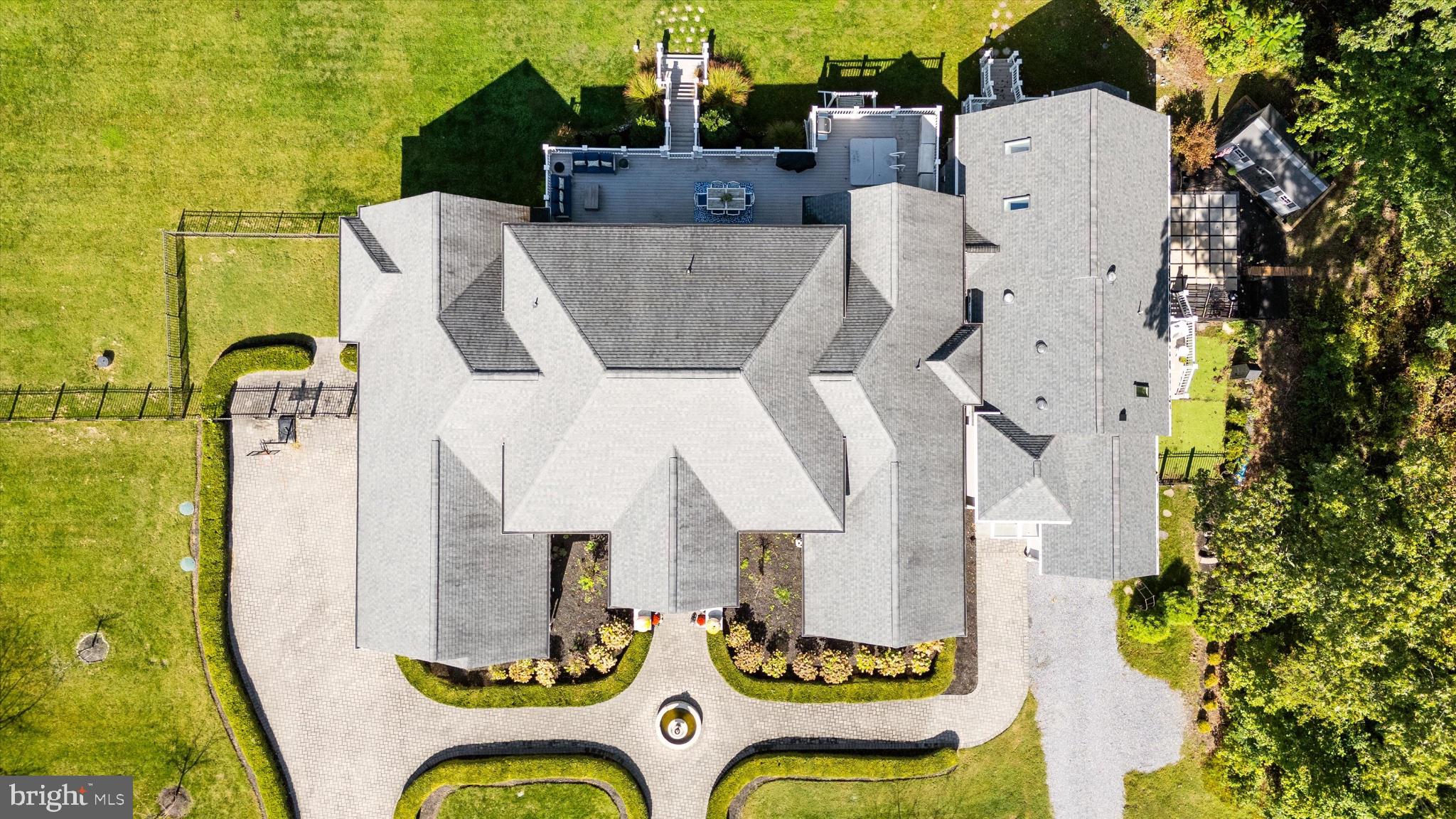 2000 FRALEY LANE