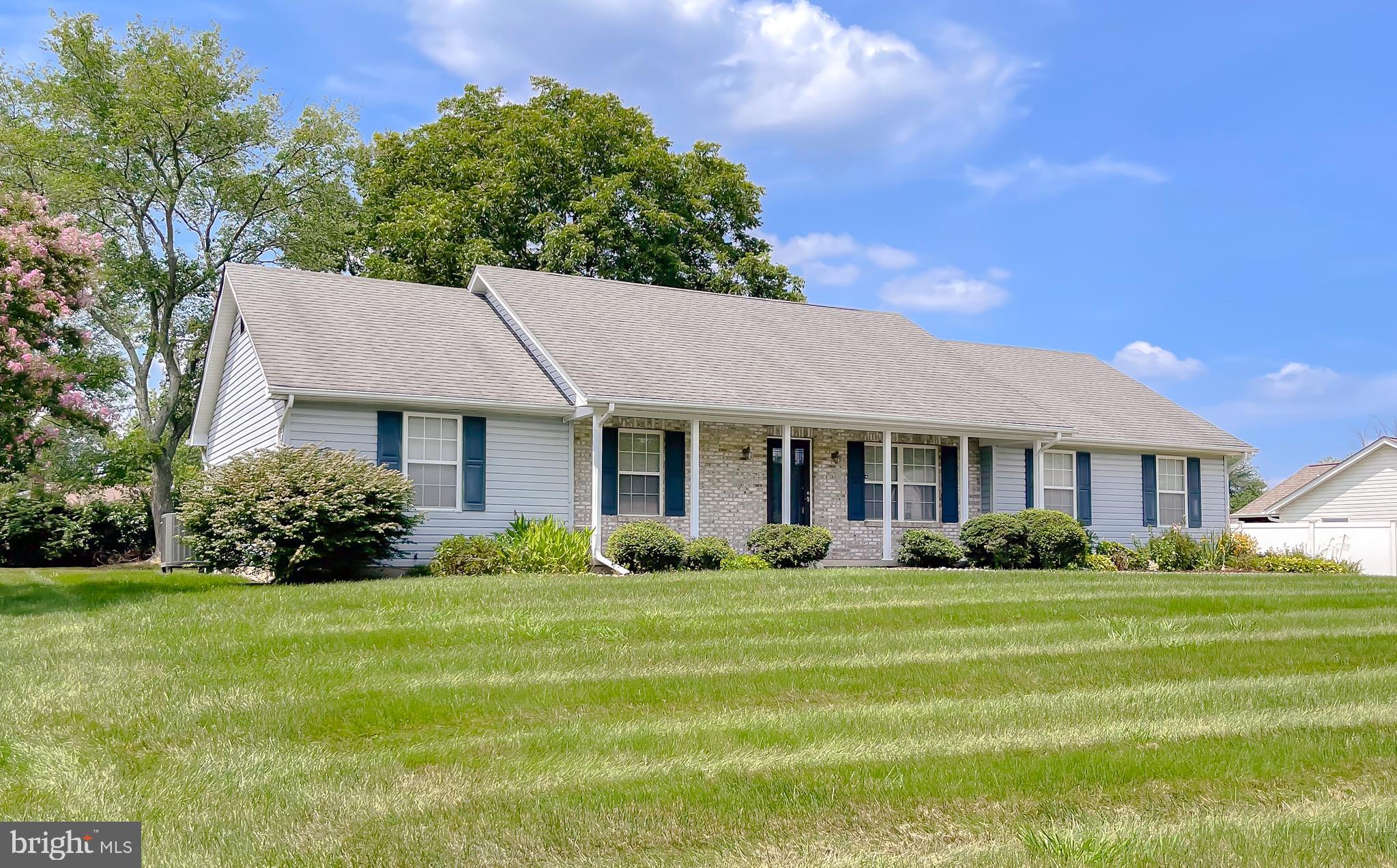 2111 COUNTRY PINES COURT