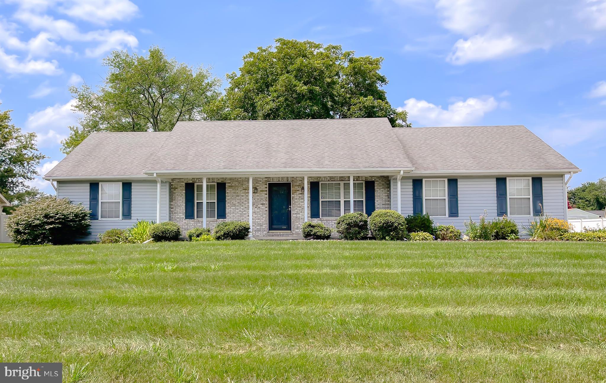 2111 COUNTRY PINES COURT