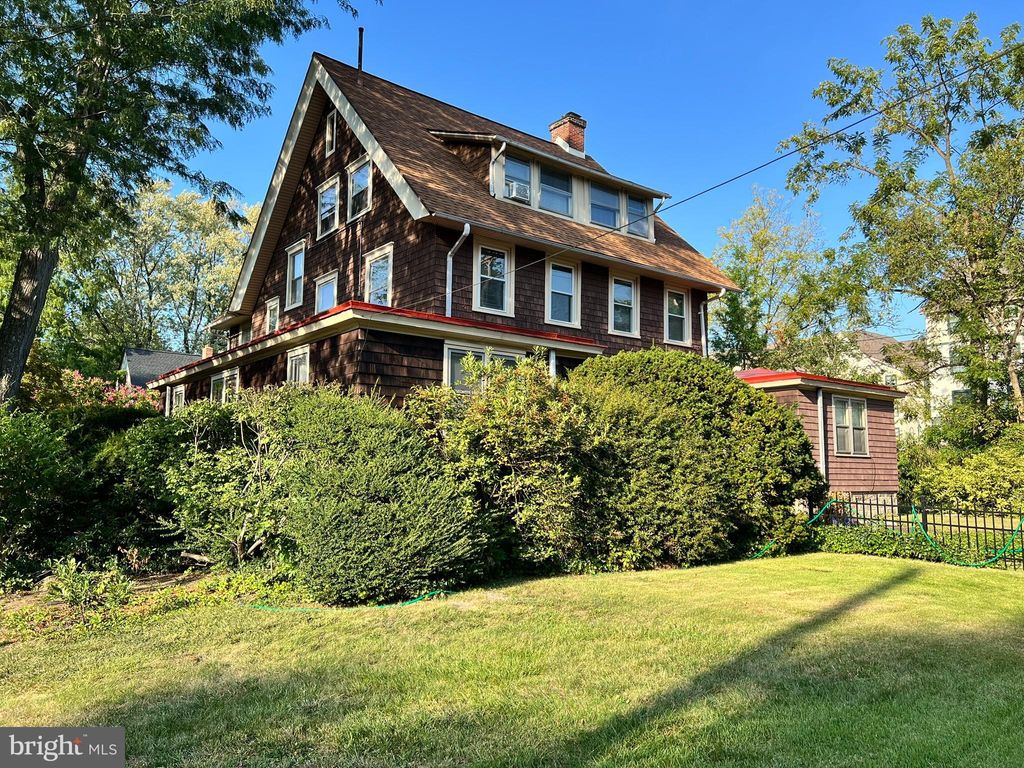 Photo of 29 W Stratford Avenue, LANSDOWNE, PA 19050 (MLS # PADE2101024)