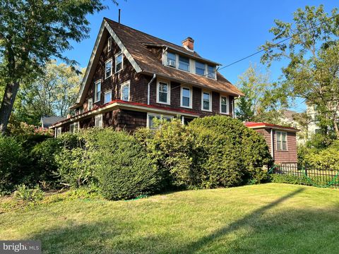 Photo of 29 W Stratford Avenue, LANSDOWNE, PA 19050 (MLS # PADE2101024)