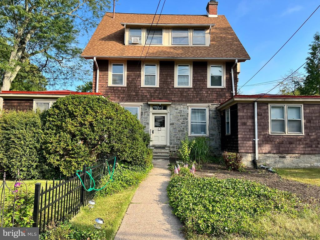 Photo of 29 W Stratford Avenue, LANSDOWNE, PA 19050 (MLS # PADE2101024)