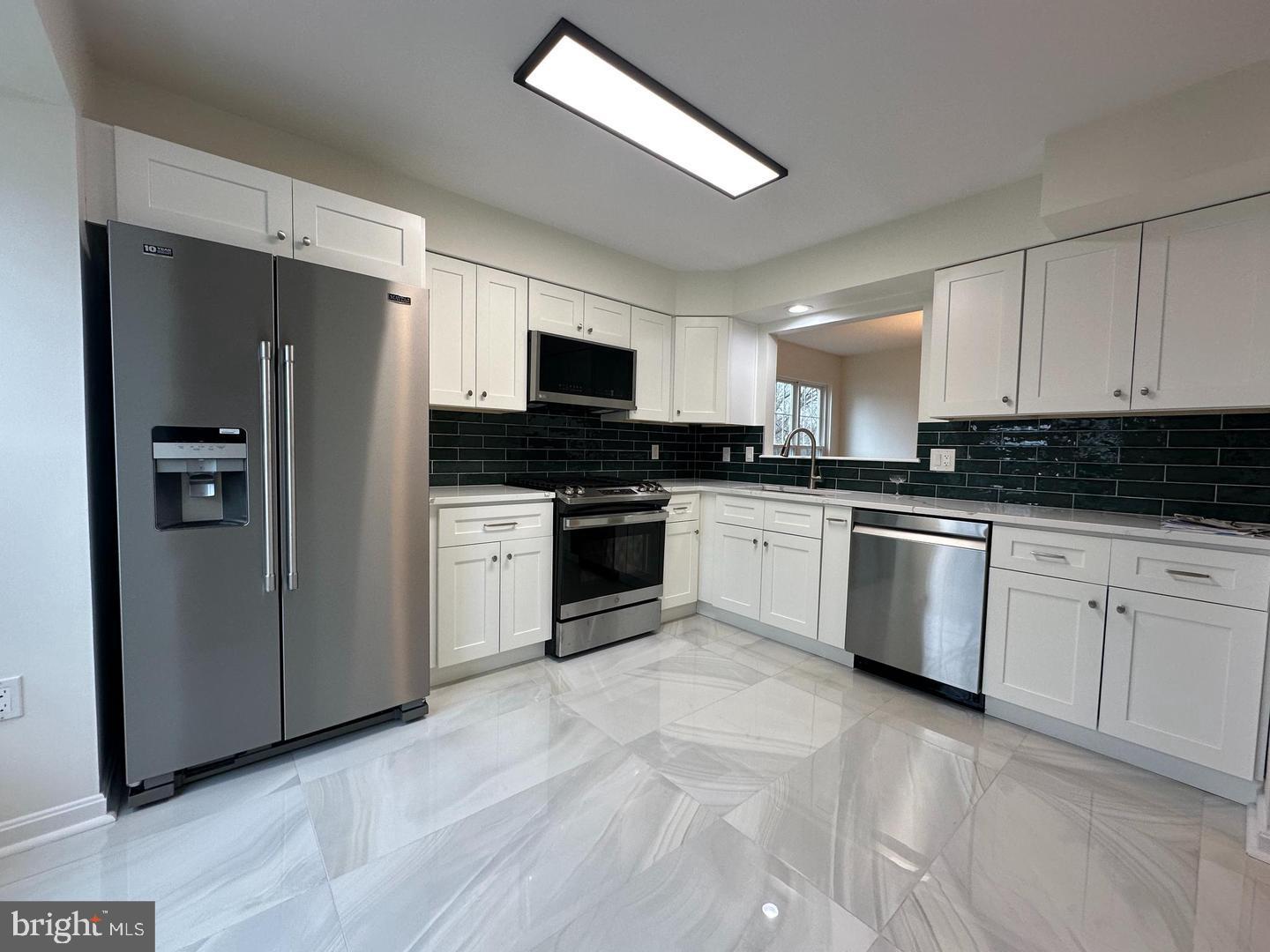 WOODGATE MANOR - Residential Lease