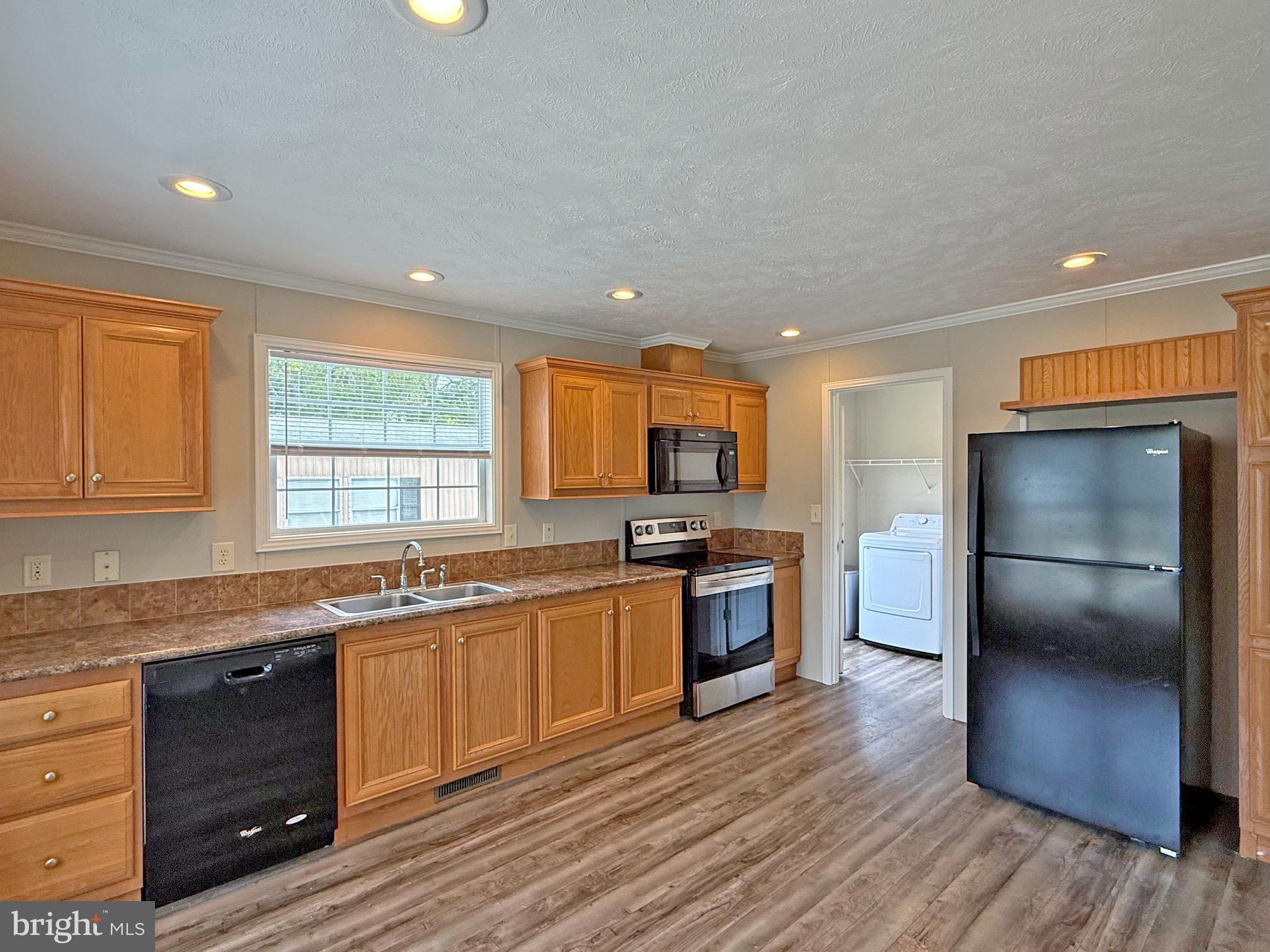 WHISPERING PINE MHP - Residential