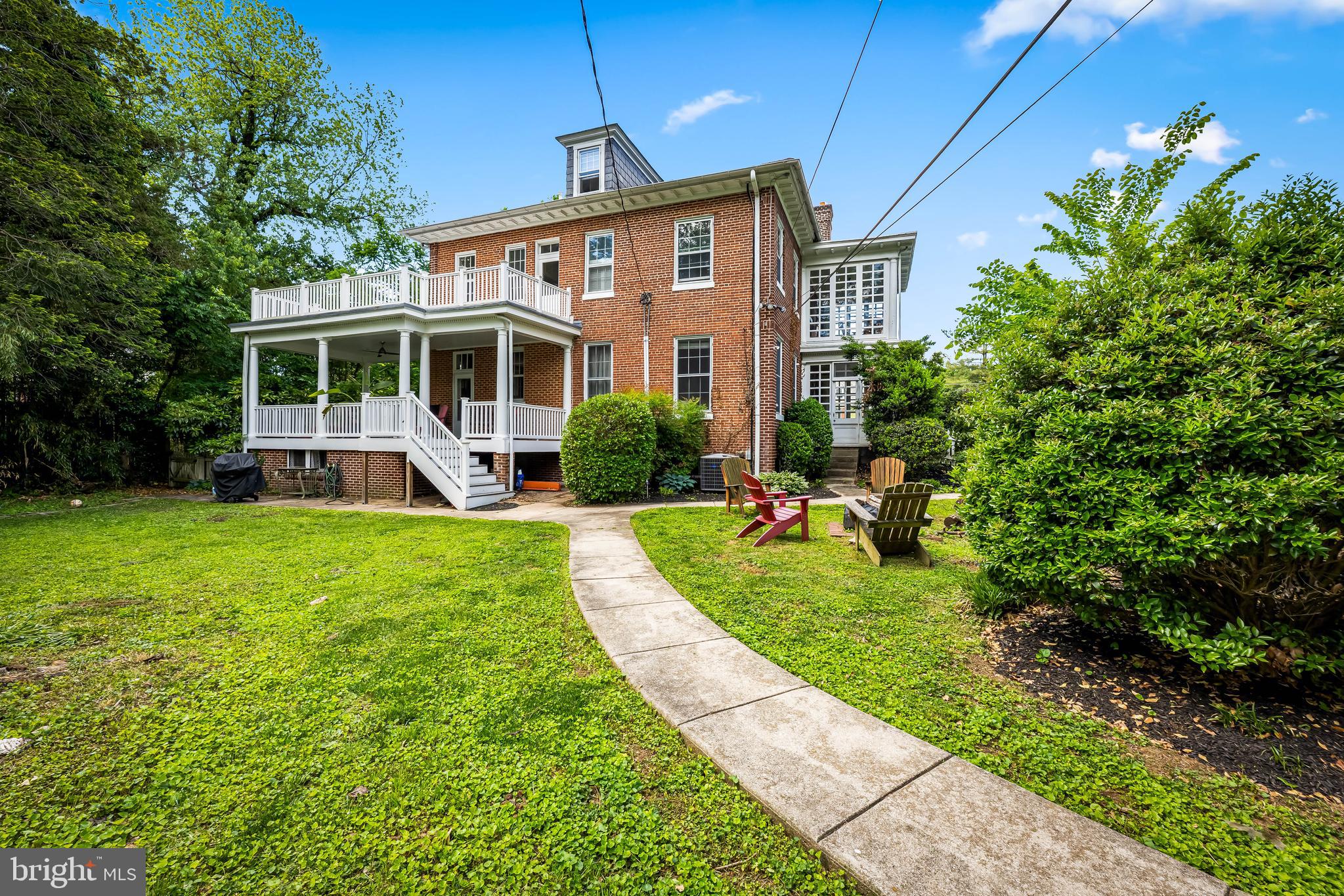 TEN HILLS - Residential