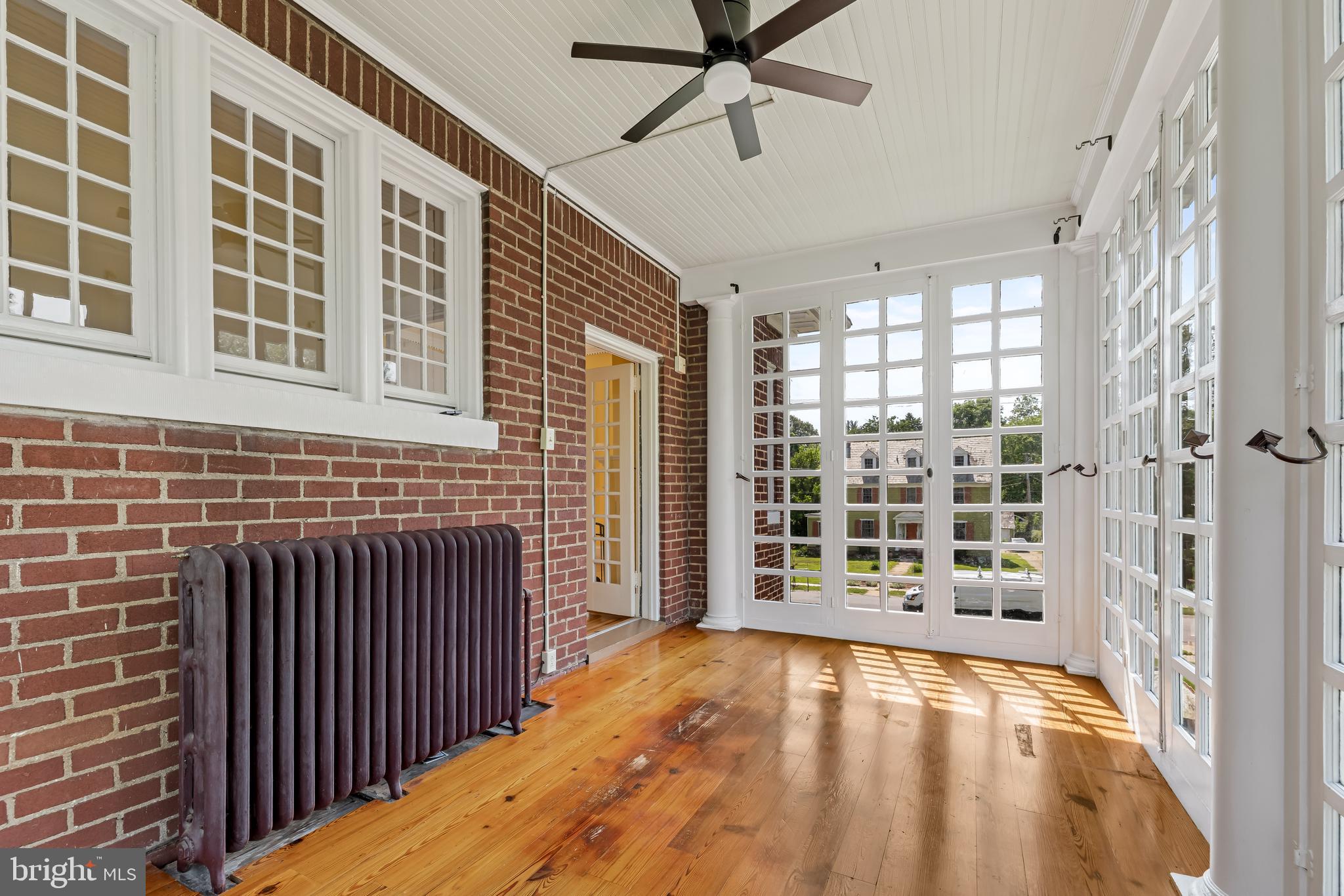 TEN HILLS - Residential