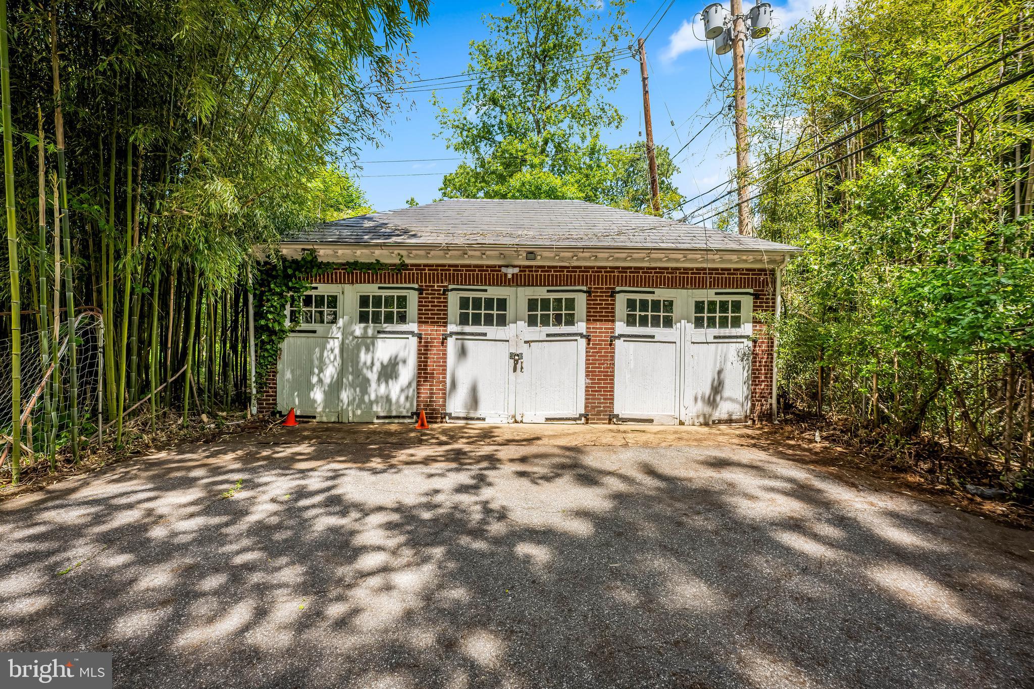 TEN HILLS - Residential
