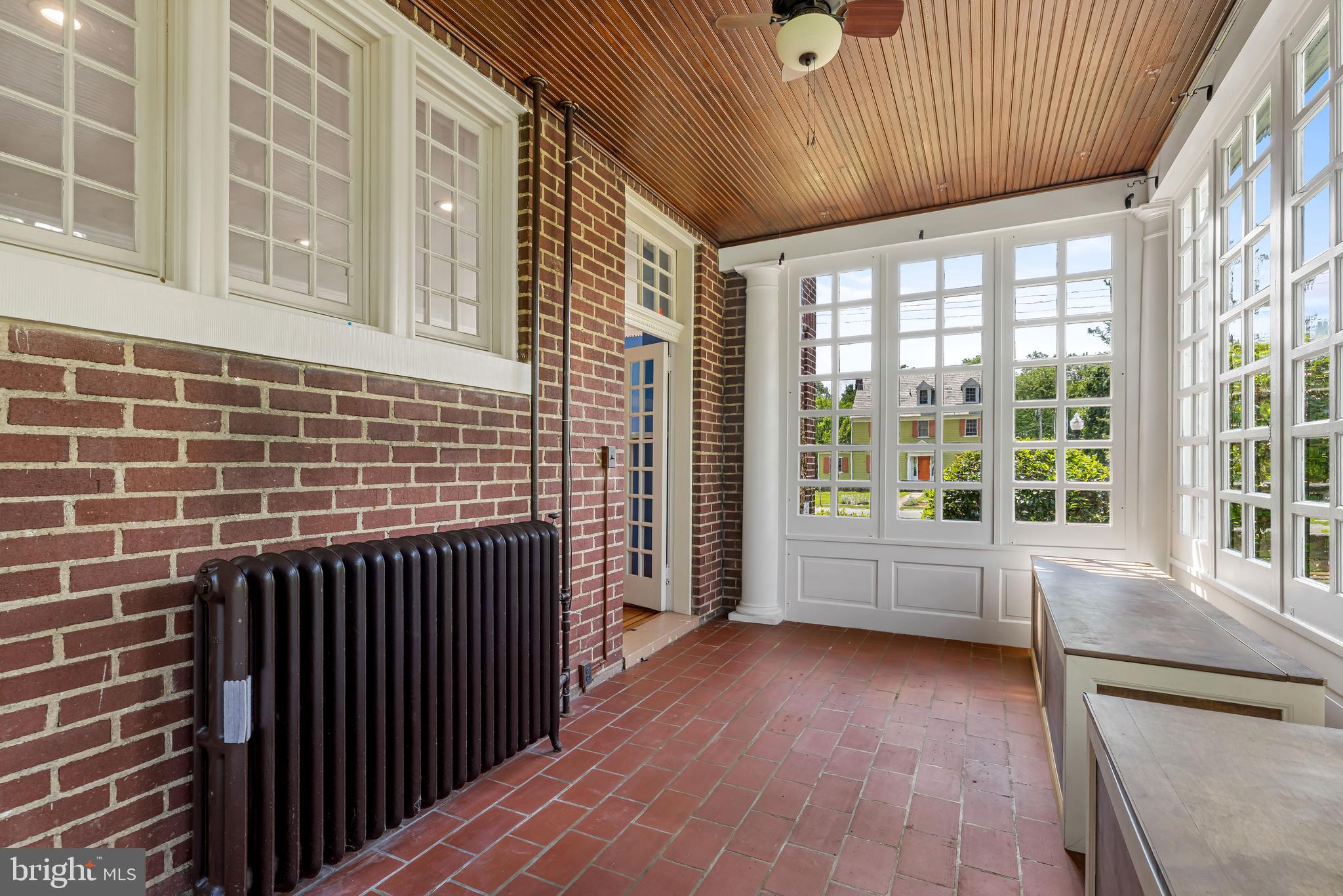 TEN HILLS - Residential