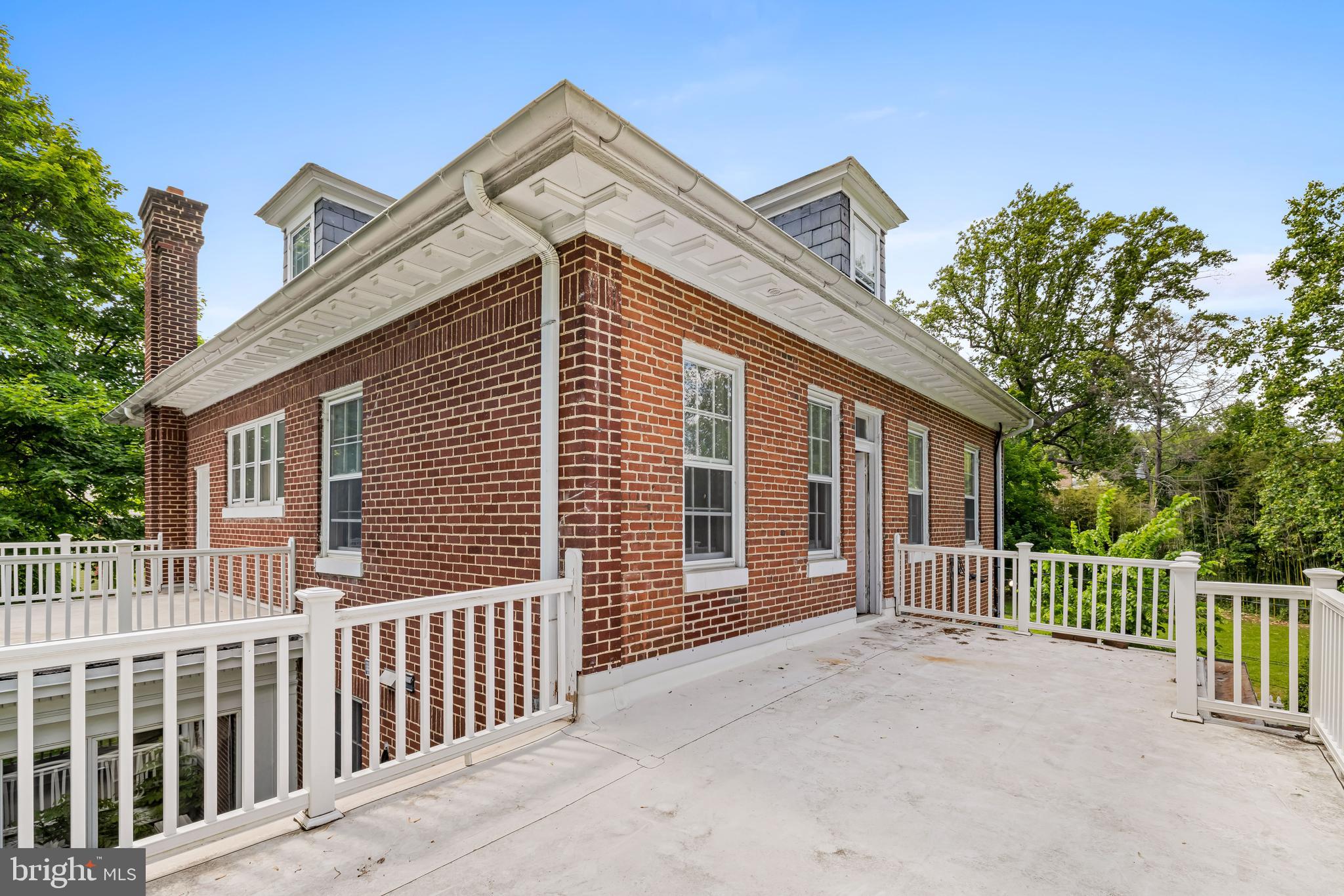 TEN HILLS - Residential