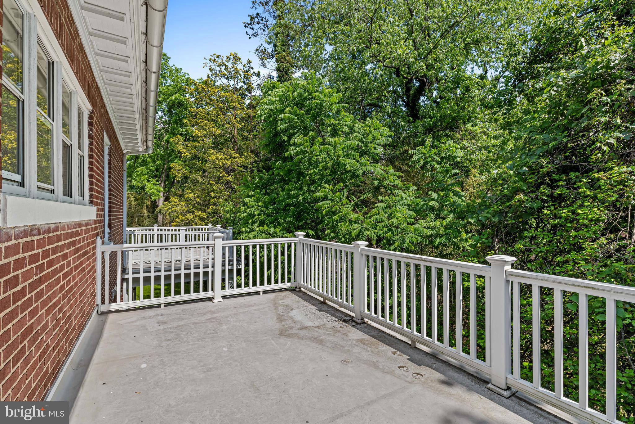 TEN HILLS - Residential