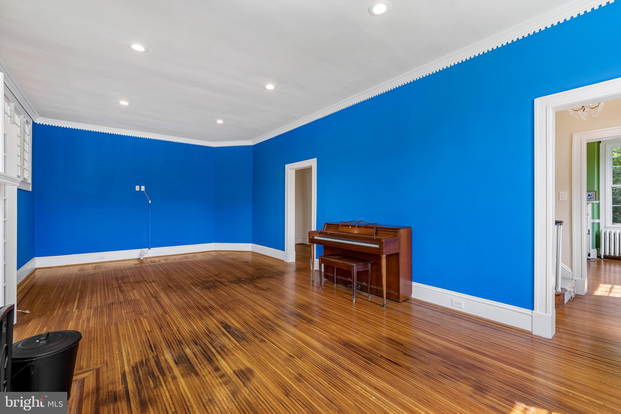 TEN HILLS - Residential
