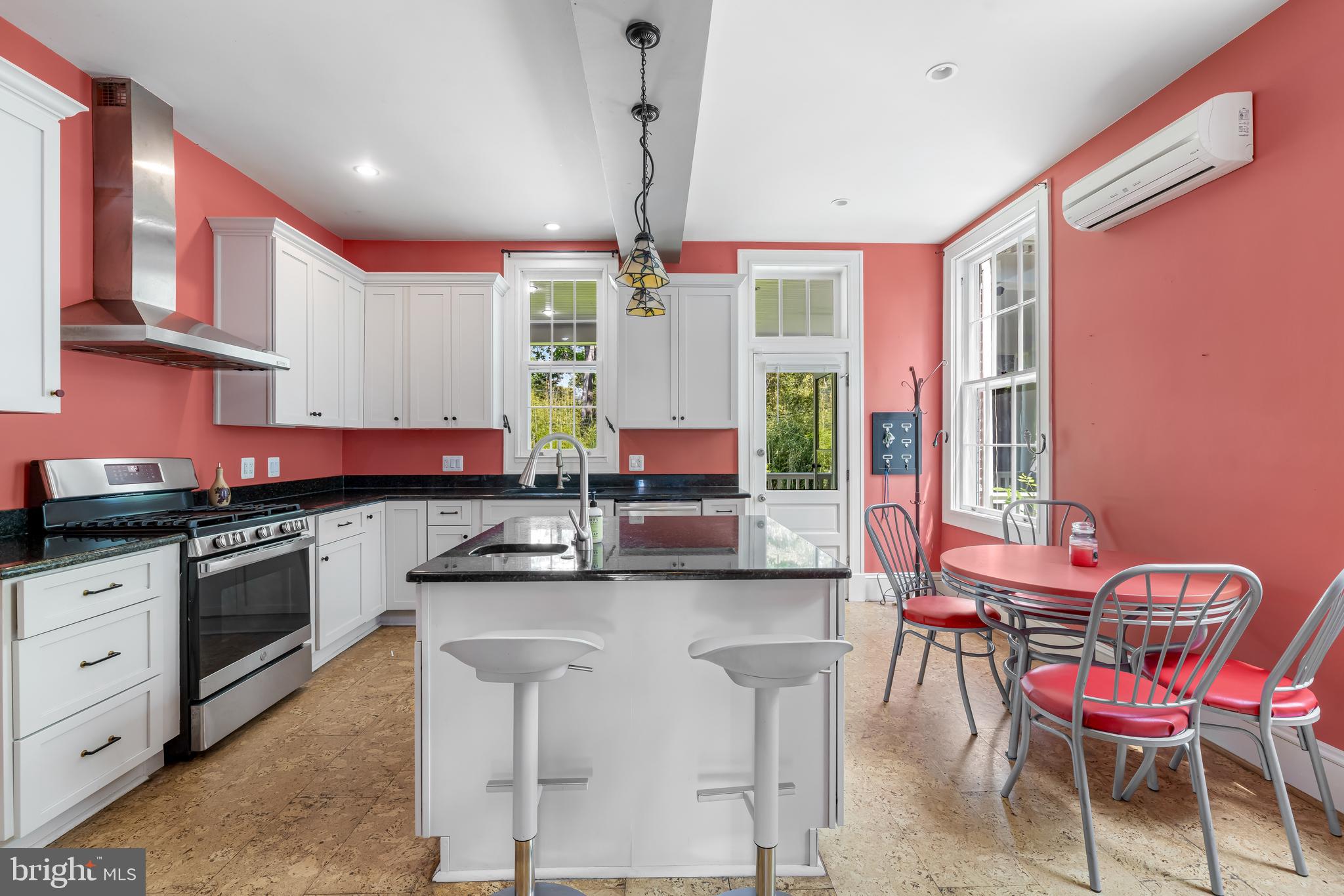 TEN HILLS - Residential