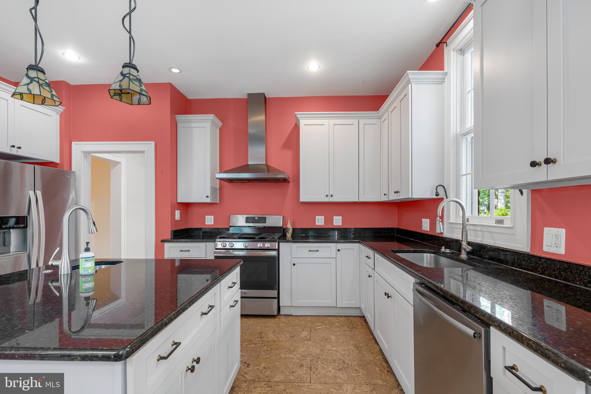 TEN HILLS - Residential