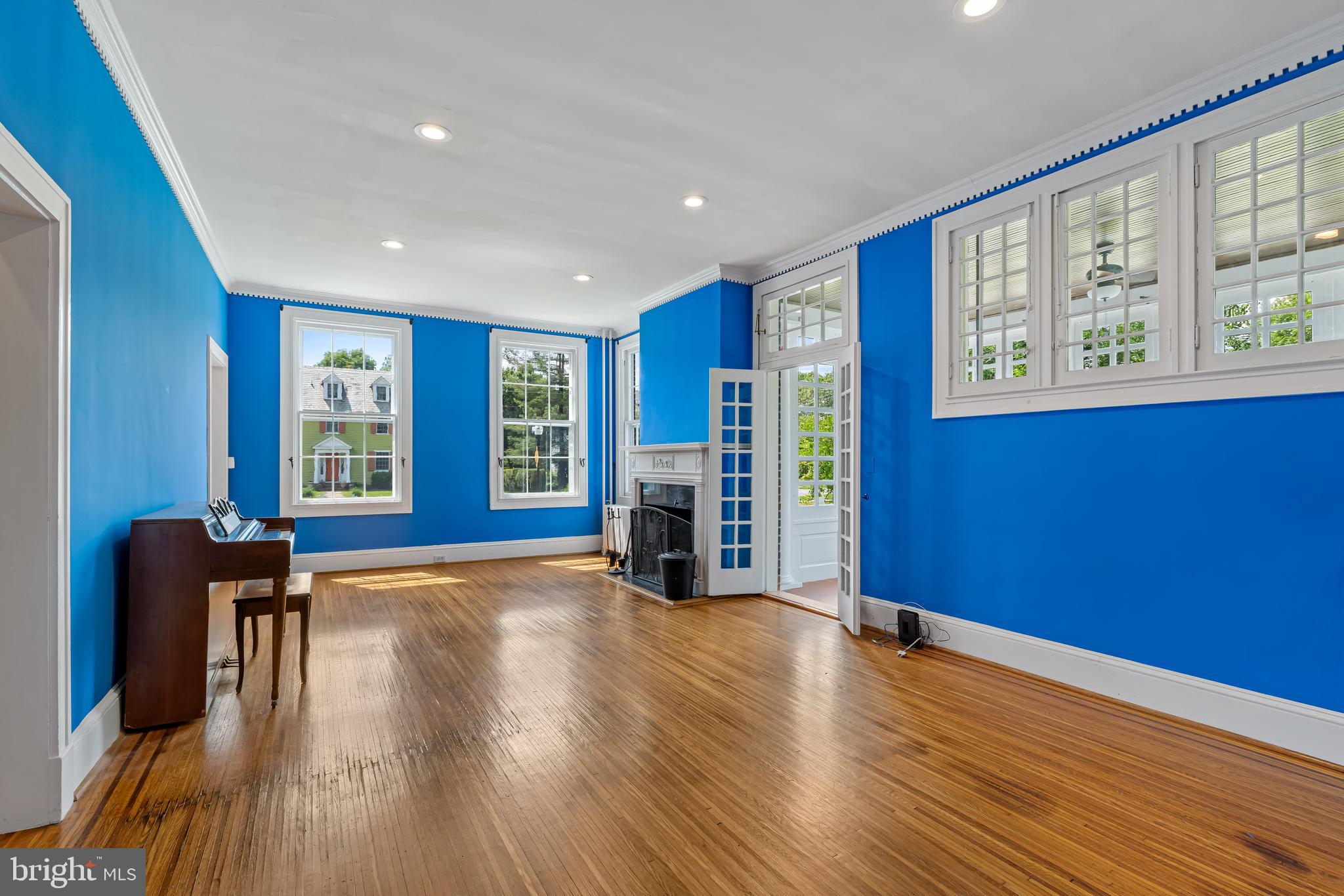 TEN HILLS - Residential