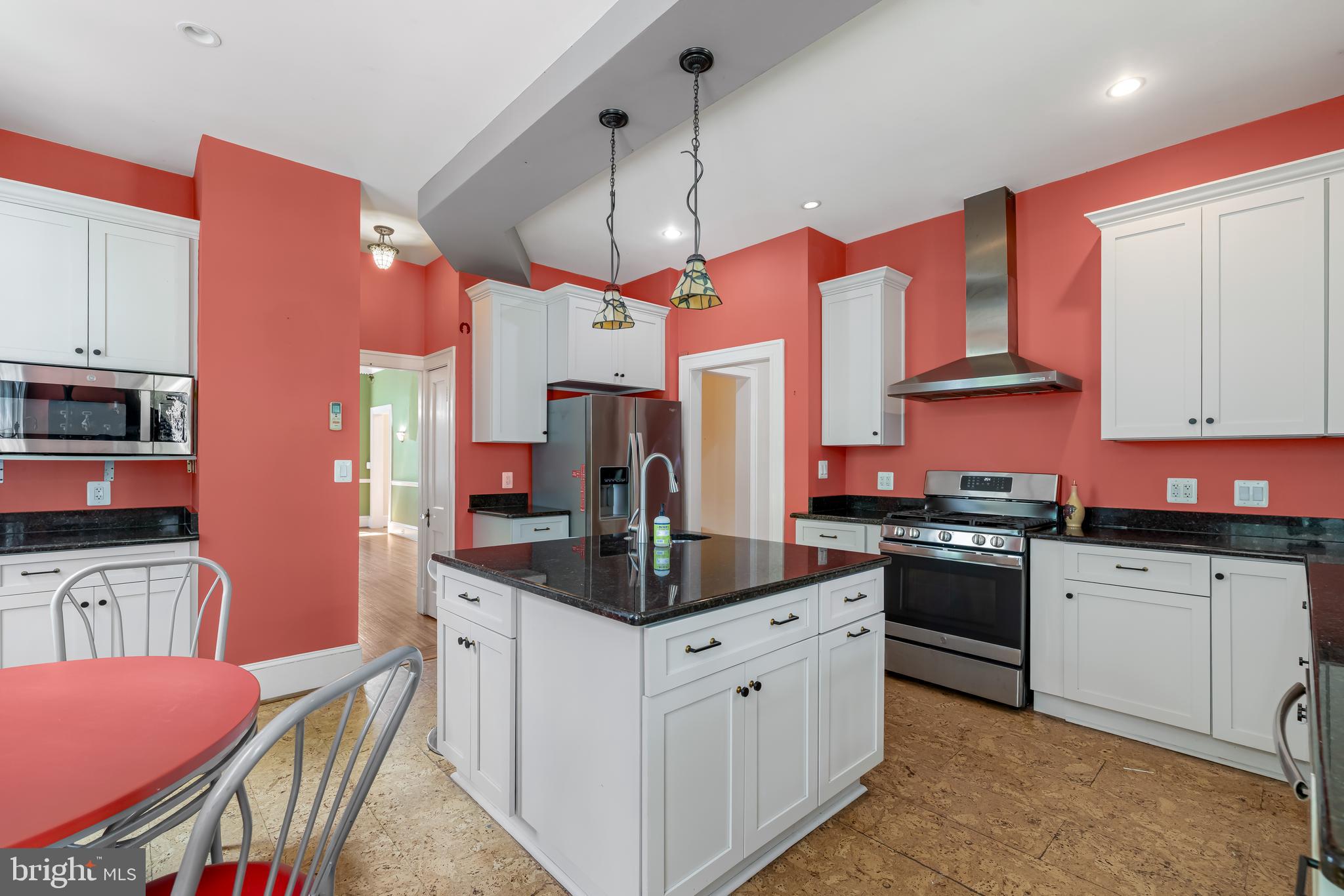 TEN HILLS - Residential