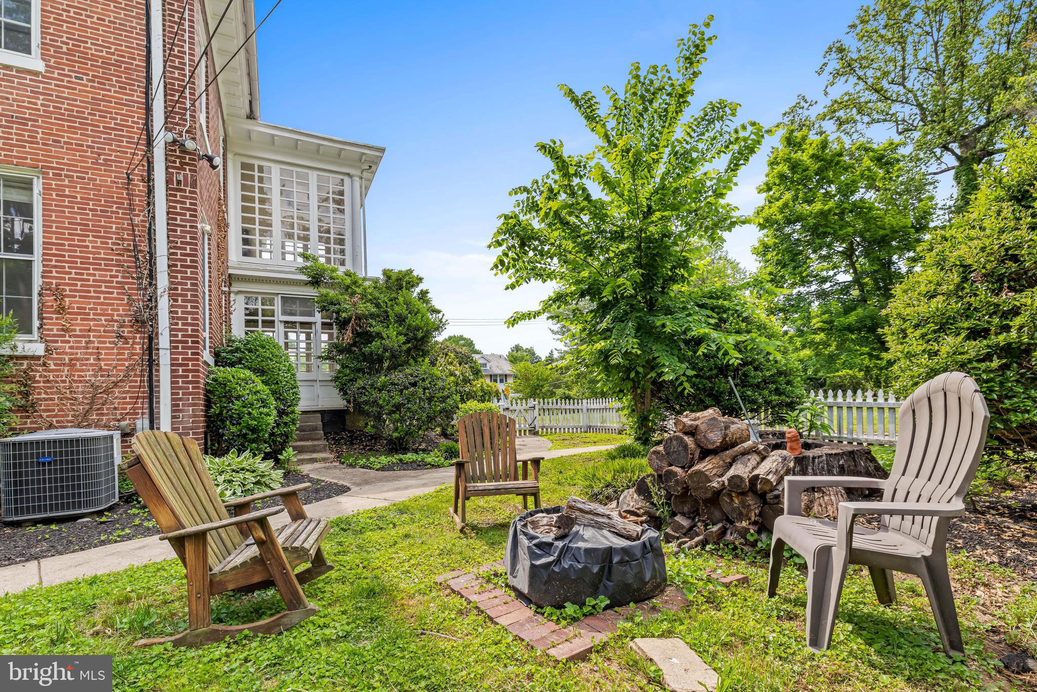 TEN HILLS - Residential