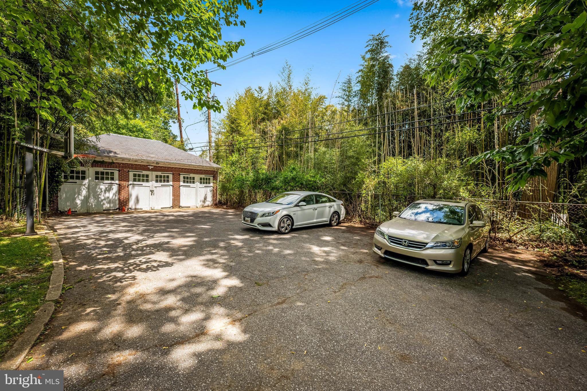 TEN HILLS - Residential