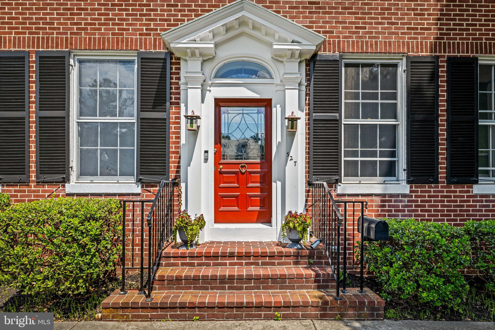 TEN HILLS - Residential
