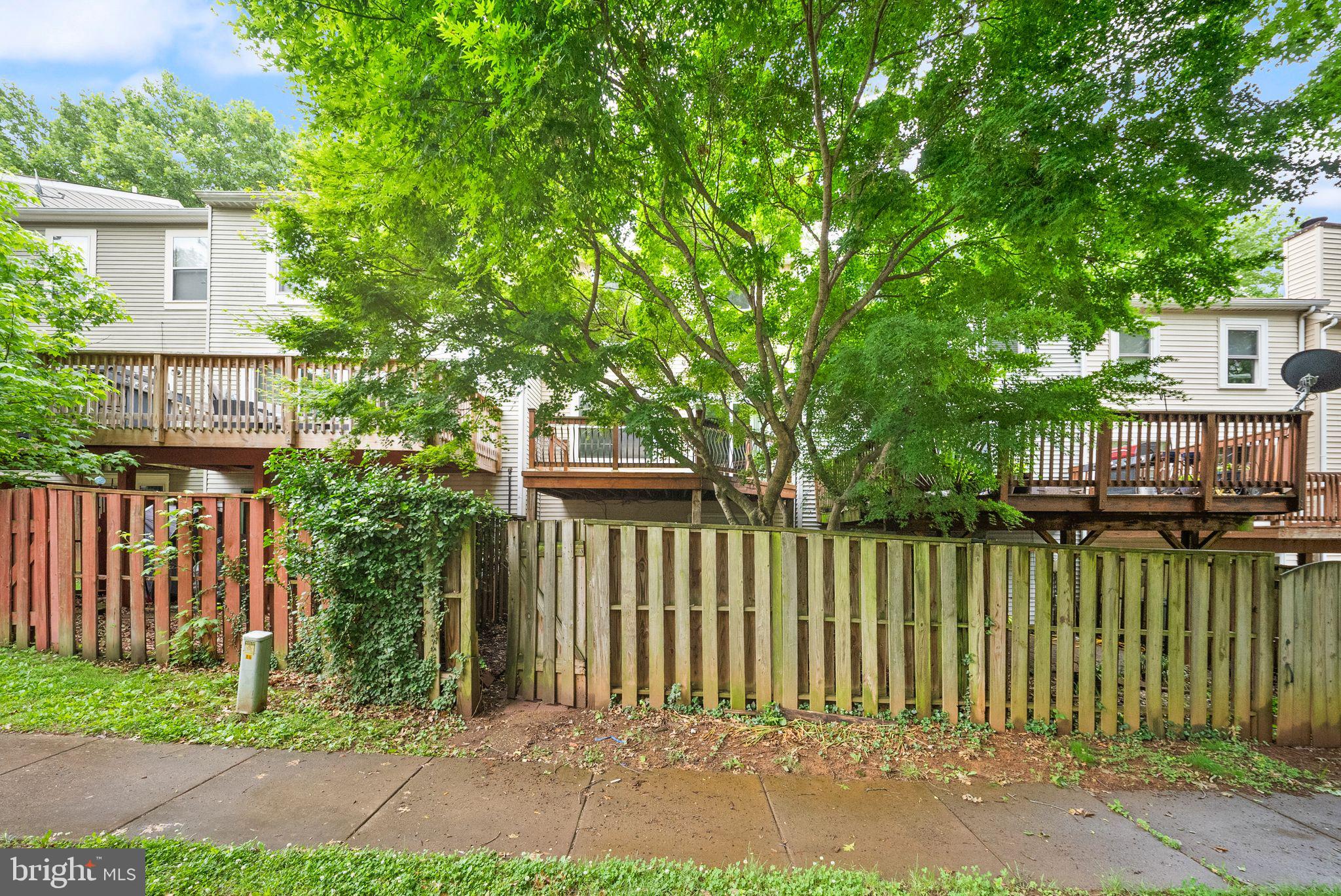 HILLSIDE TOWNES - Residential
