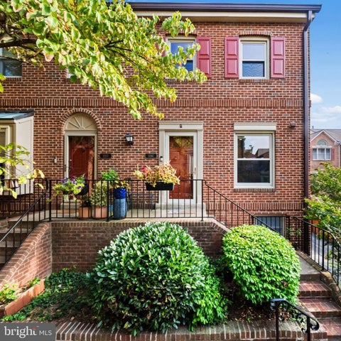 Photo of 1116 N Taylor Street #C, ARLINGTON, VA 22201 (MLS # VAAR2079334)