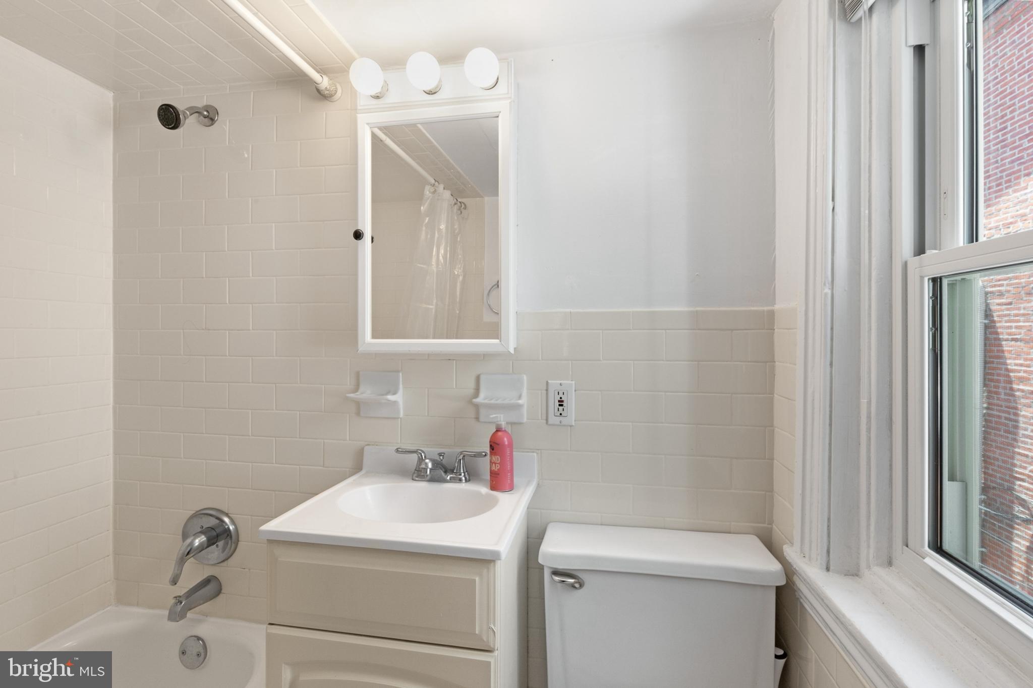 FAIRMOUNT - Residential Lease