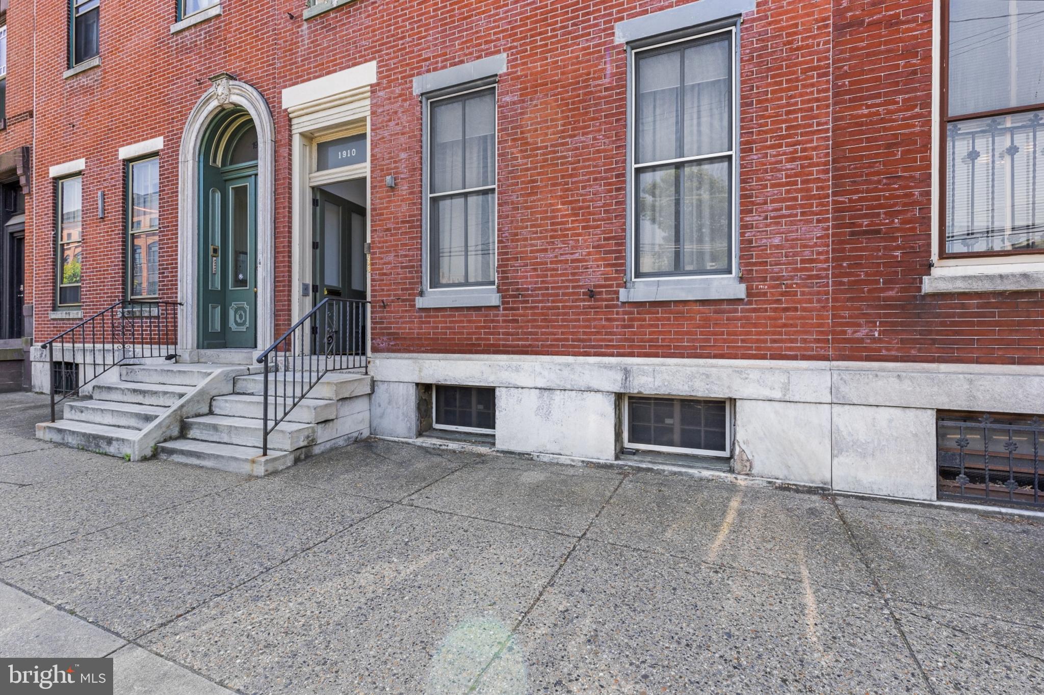 FAIRMOUNT - Residential Lease