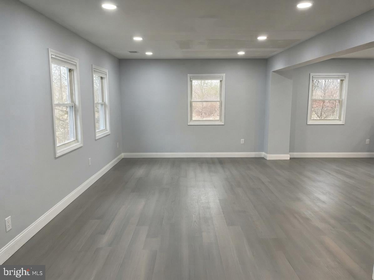 5724 MIDDLETON LANE