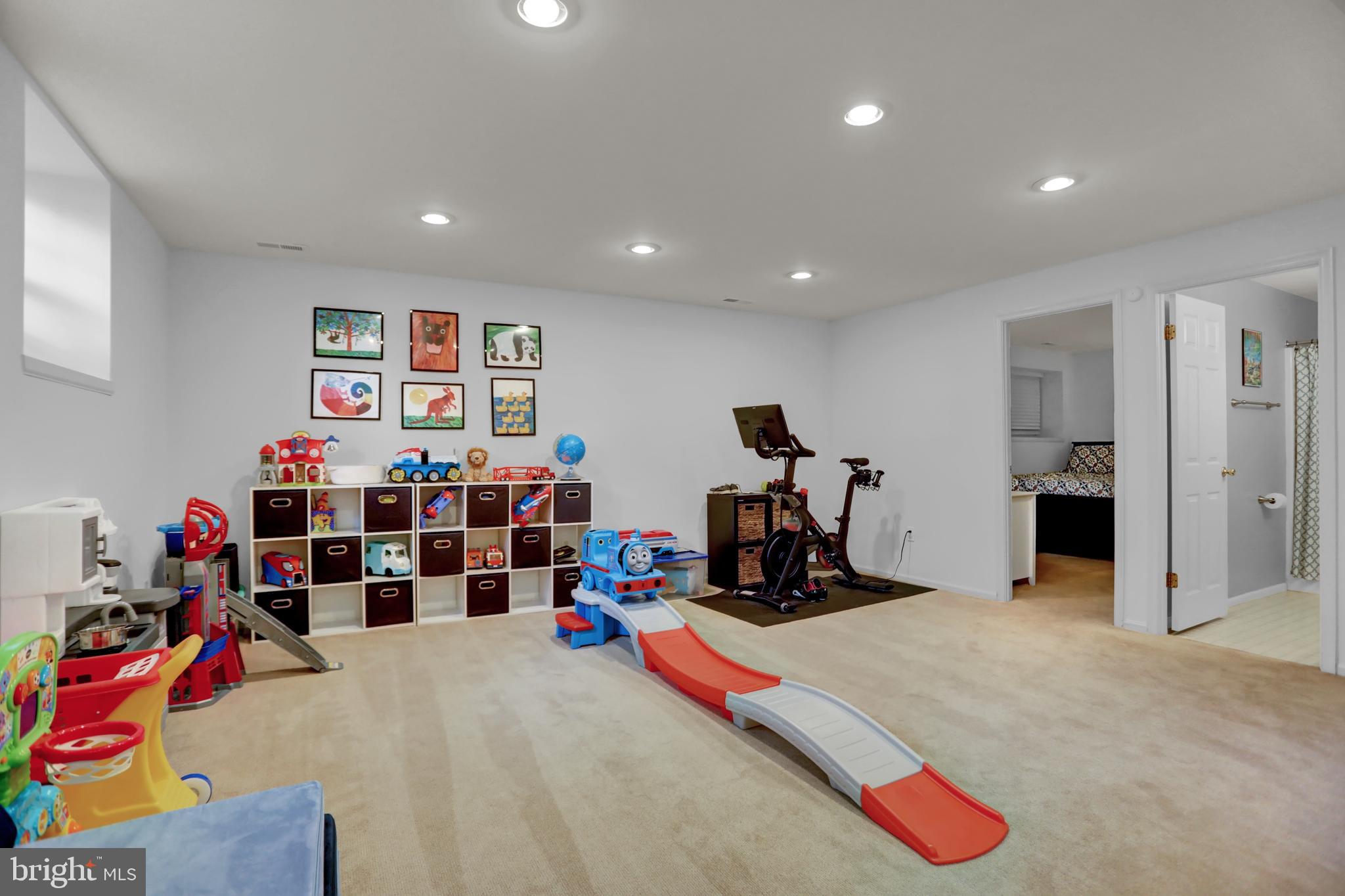 MAYFAIR - Residential