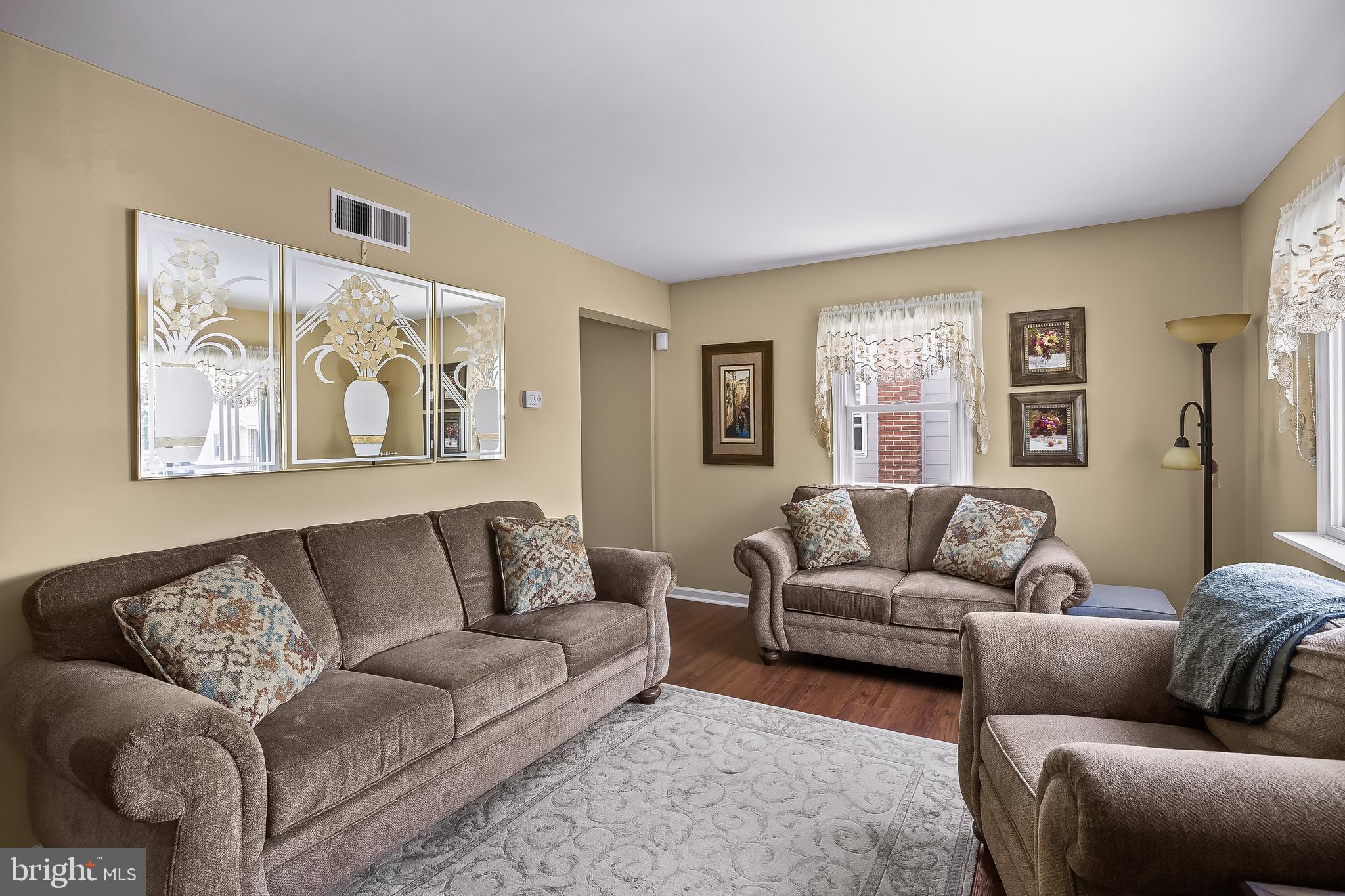 74 N CHESTER AVENUE