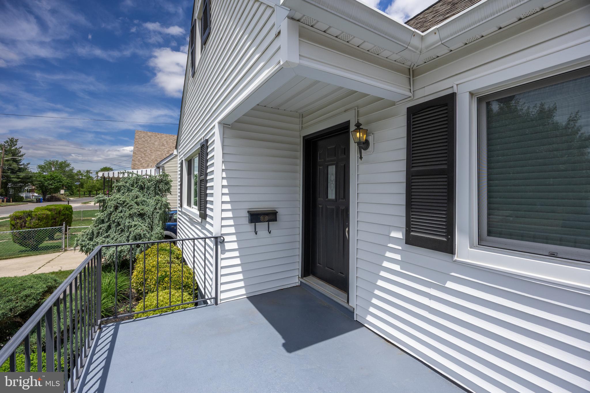 74 N CHESTER AVENUE