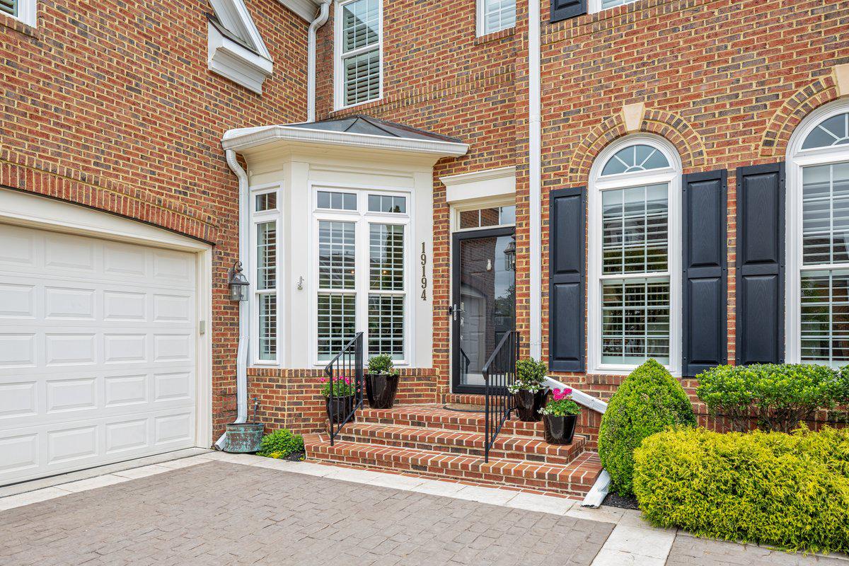 19194 GREYSTONE SQUARE