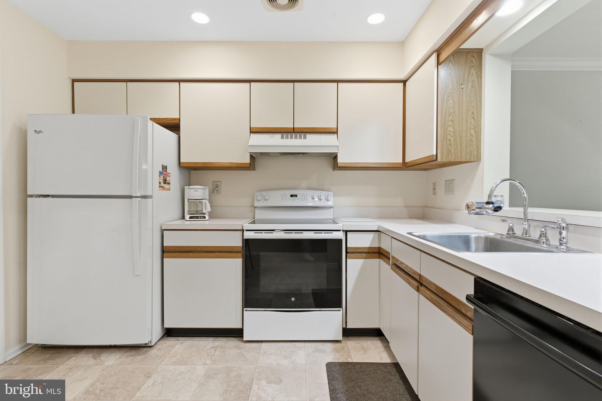 CHARING CROSS - Residential