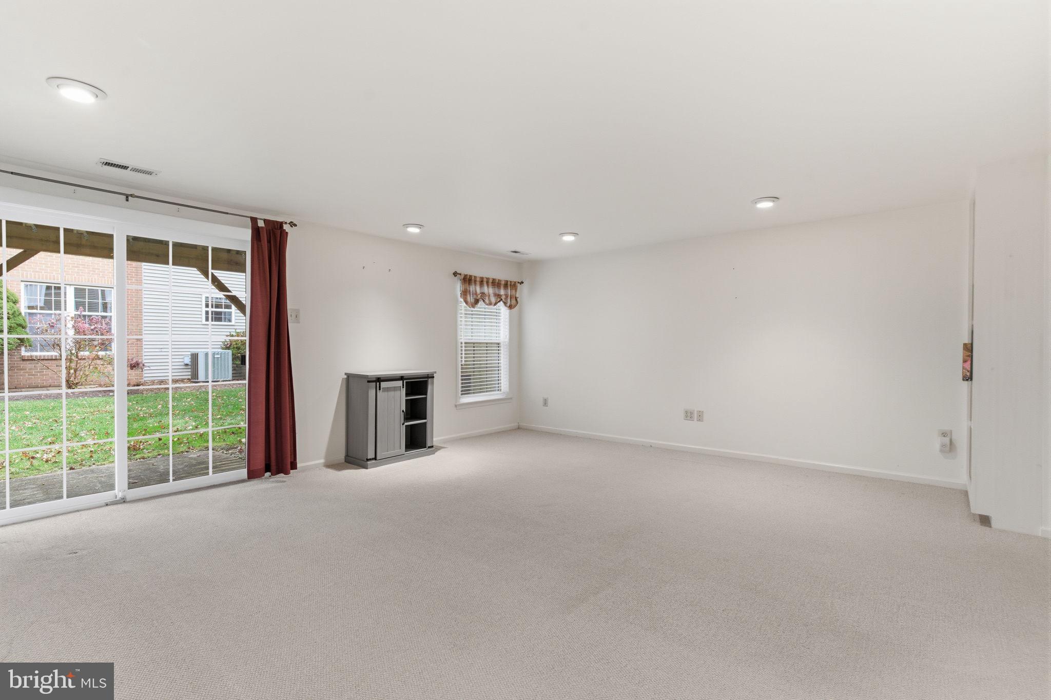 CHARING CROSS - Residential