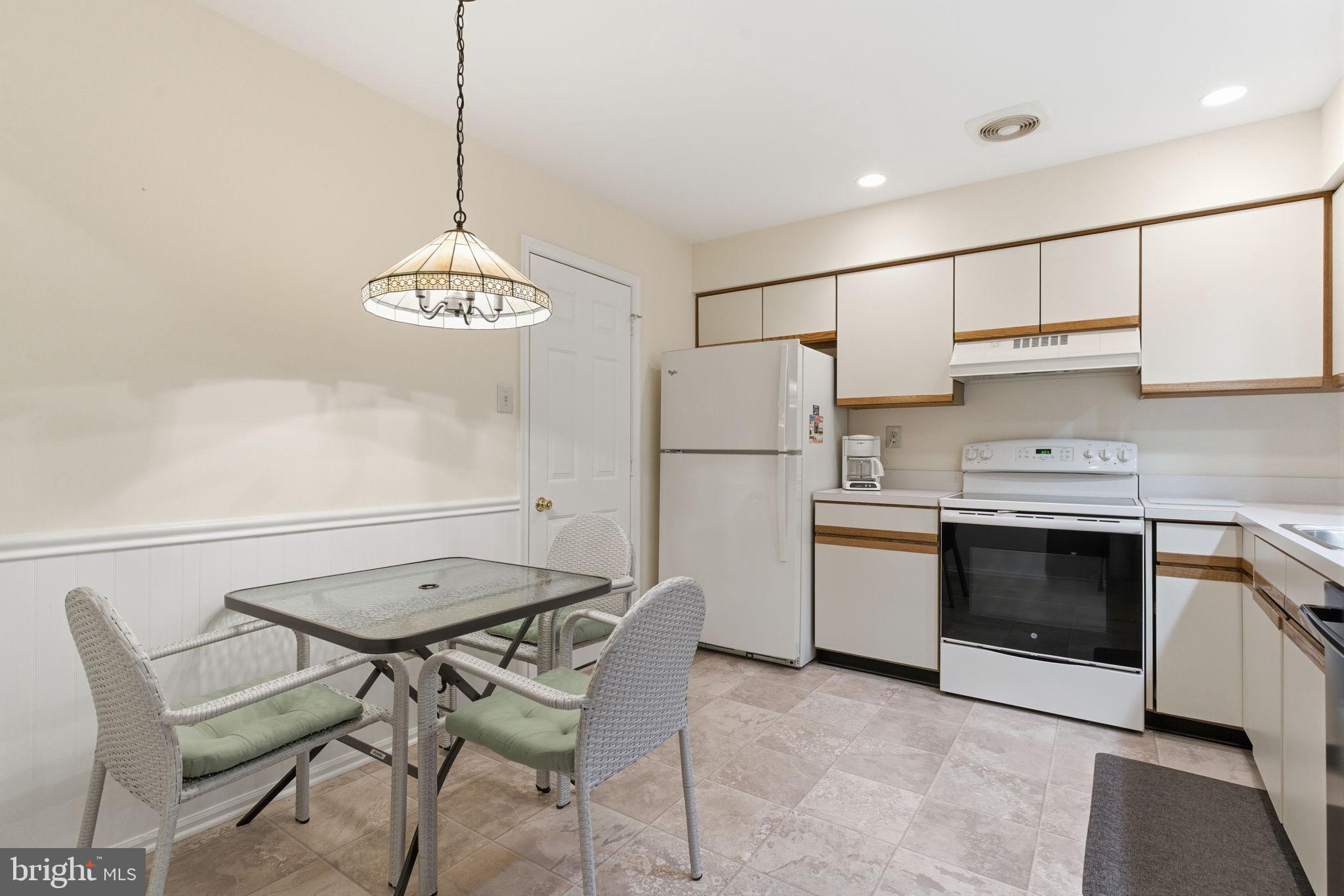 CHARING CROSS - Residential