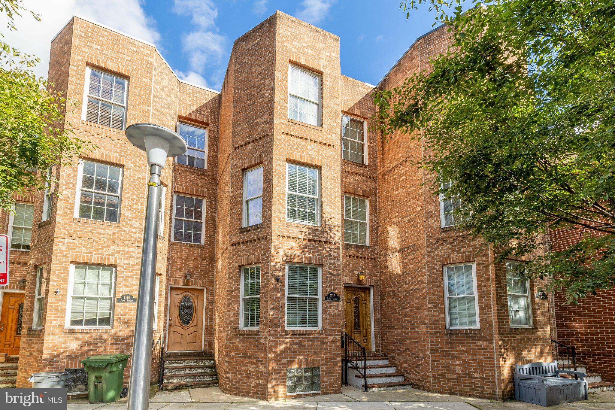 1117 RACE STREET