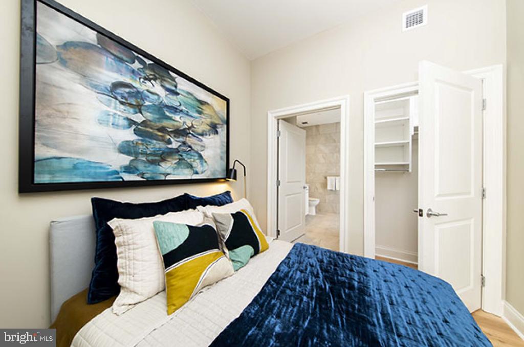 LOGAN SQUARE - Residential Lease