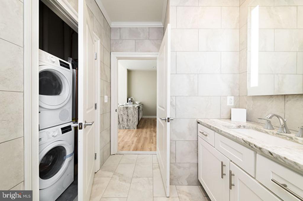 LOGAN SQUARE - Residential Lease