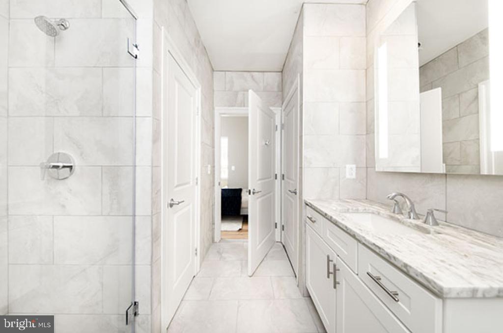 LOGAN SQUARE - Residential Lease