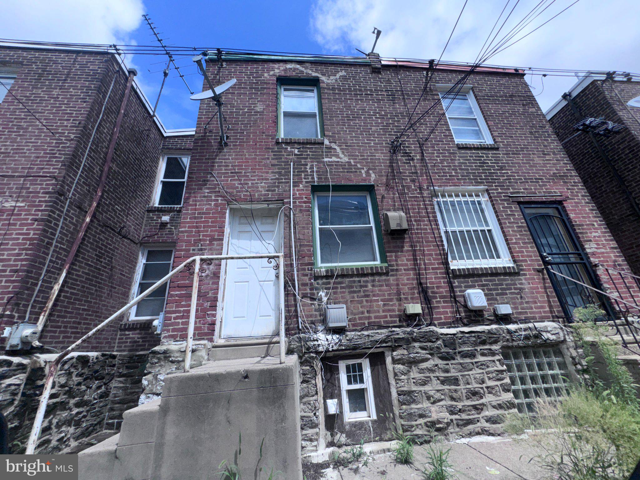 310 W COURTLAND STREET