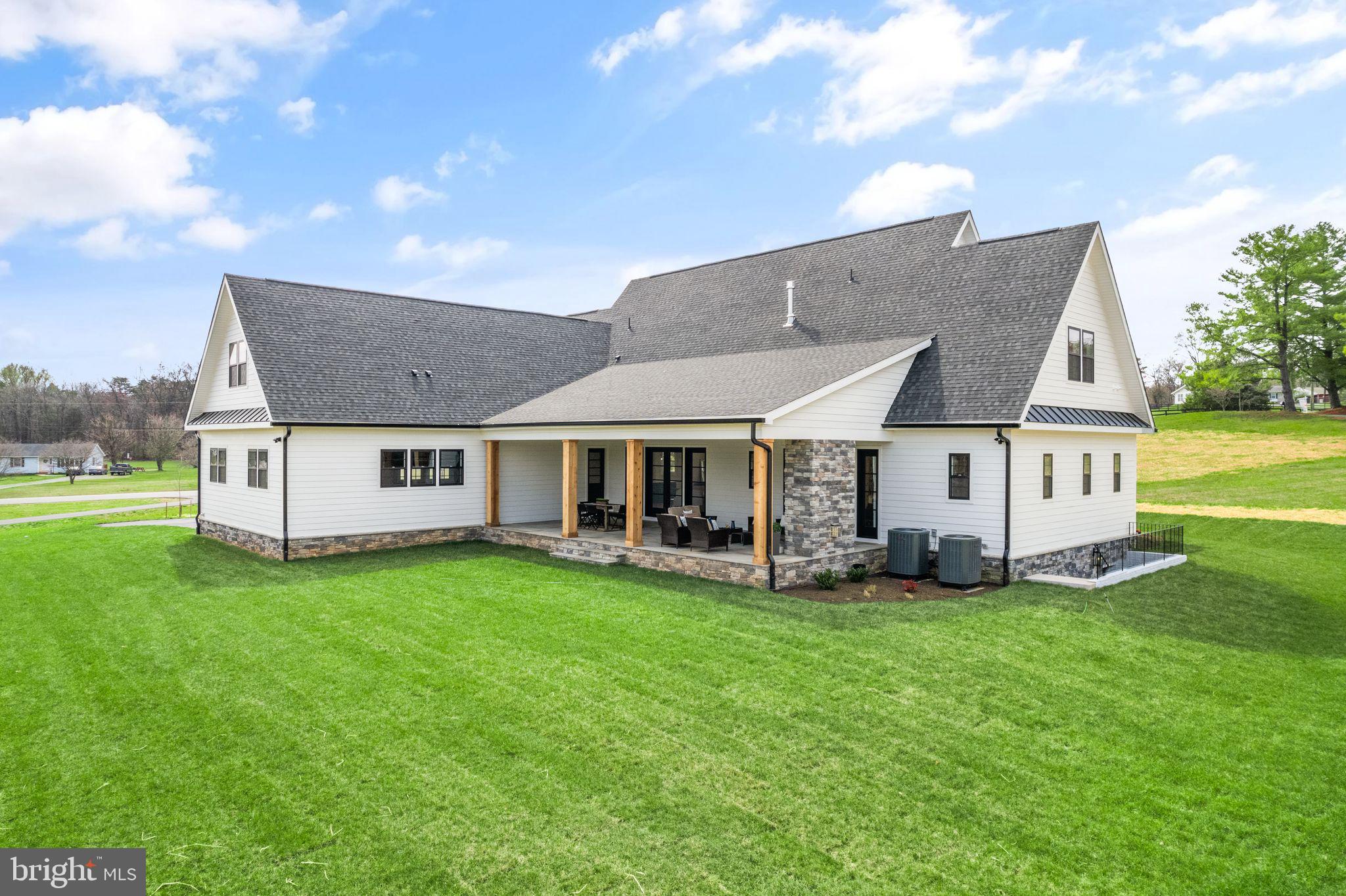 MOUNTAIN FARM - Residential