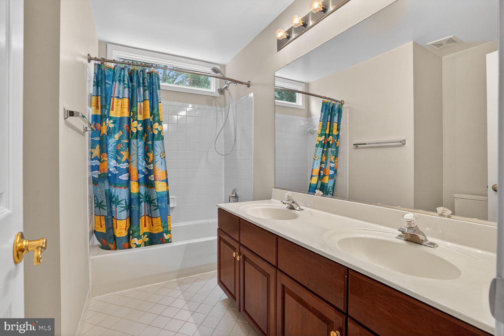 FRANKLIN WOODS - Residential