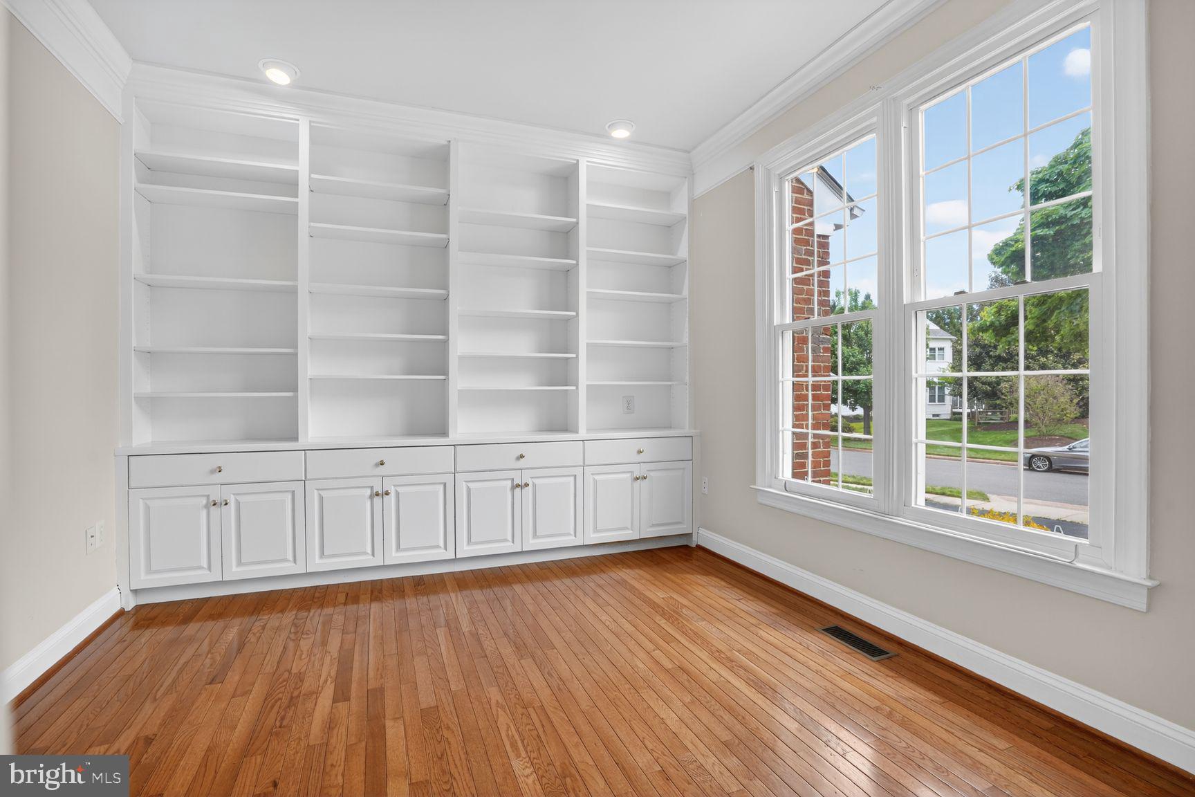 FRANKLIN WOODS - Residential