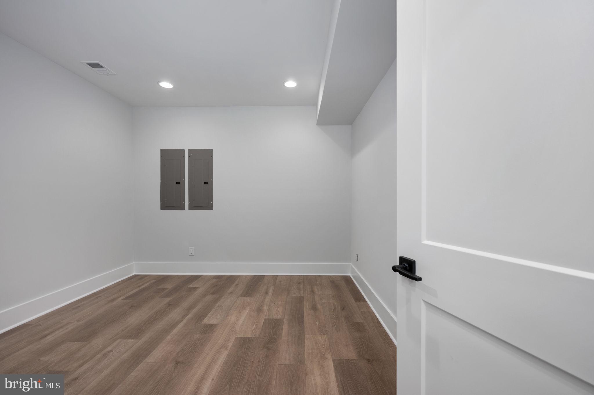 VIENNA WOODS - Residential