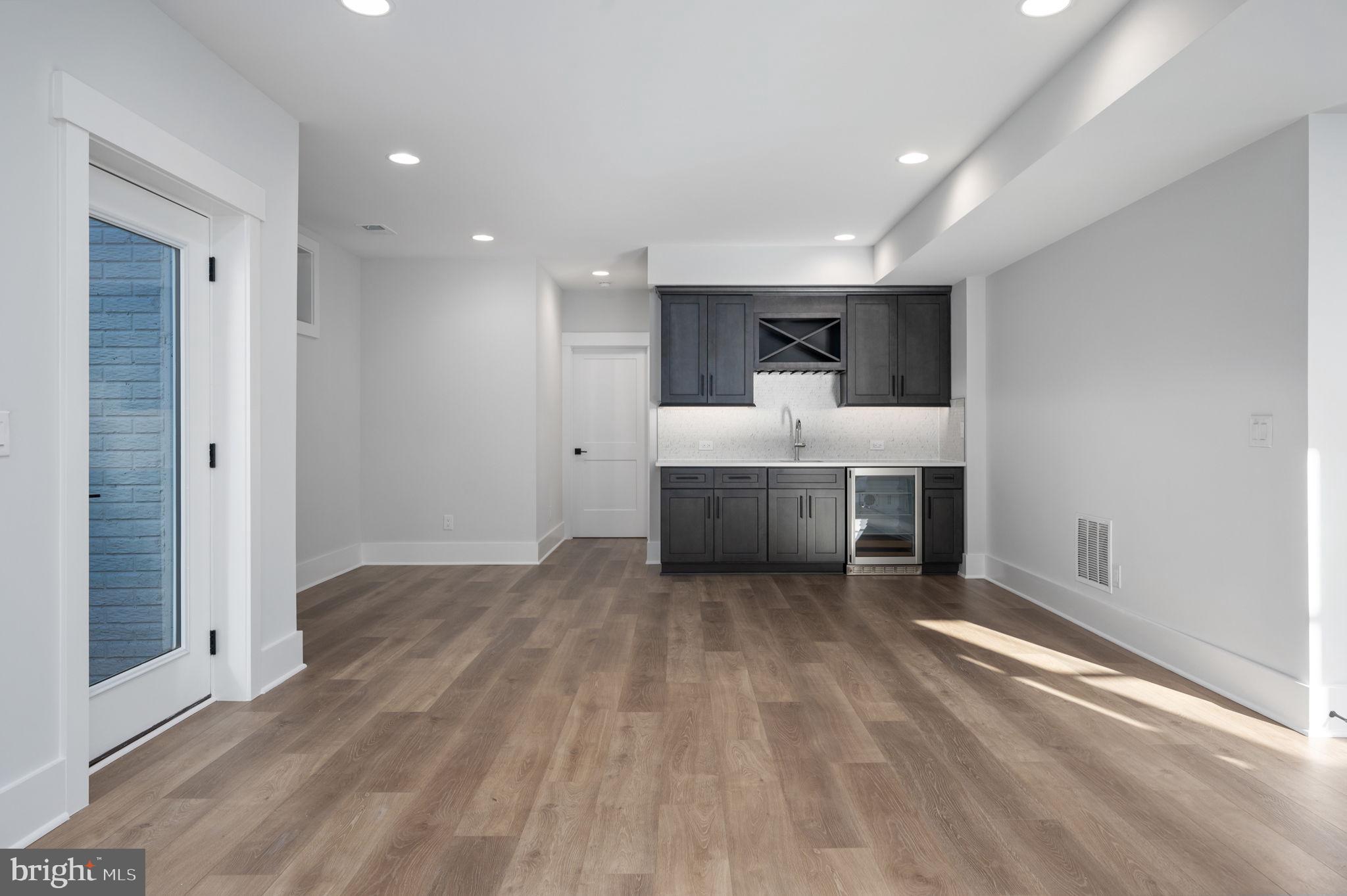 VIENNA WOODS - Residential